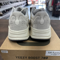 Analog Yeezy 700 (USED)