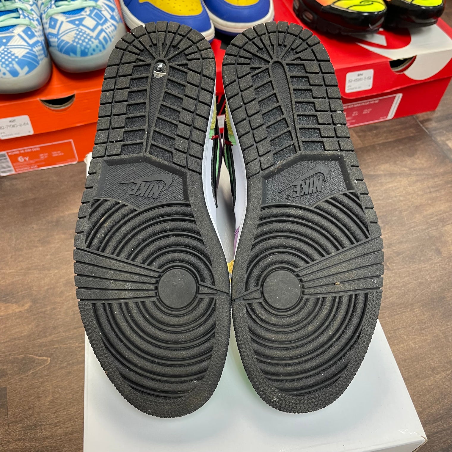 Multi-Color Jordan 1 Mid SE (W) (USED)