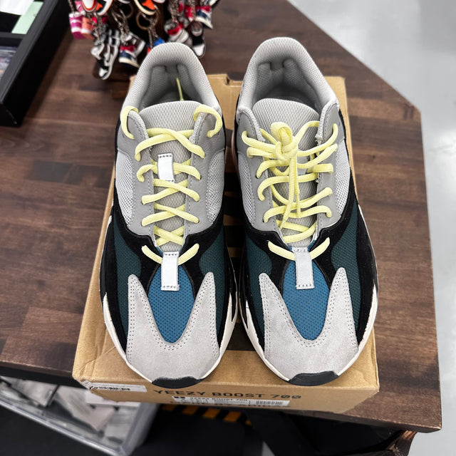 Waverunner Yeezy 700 (USED)