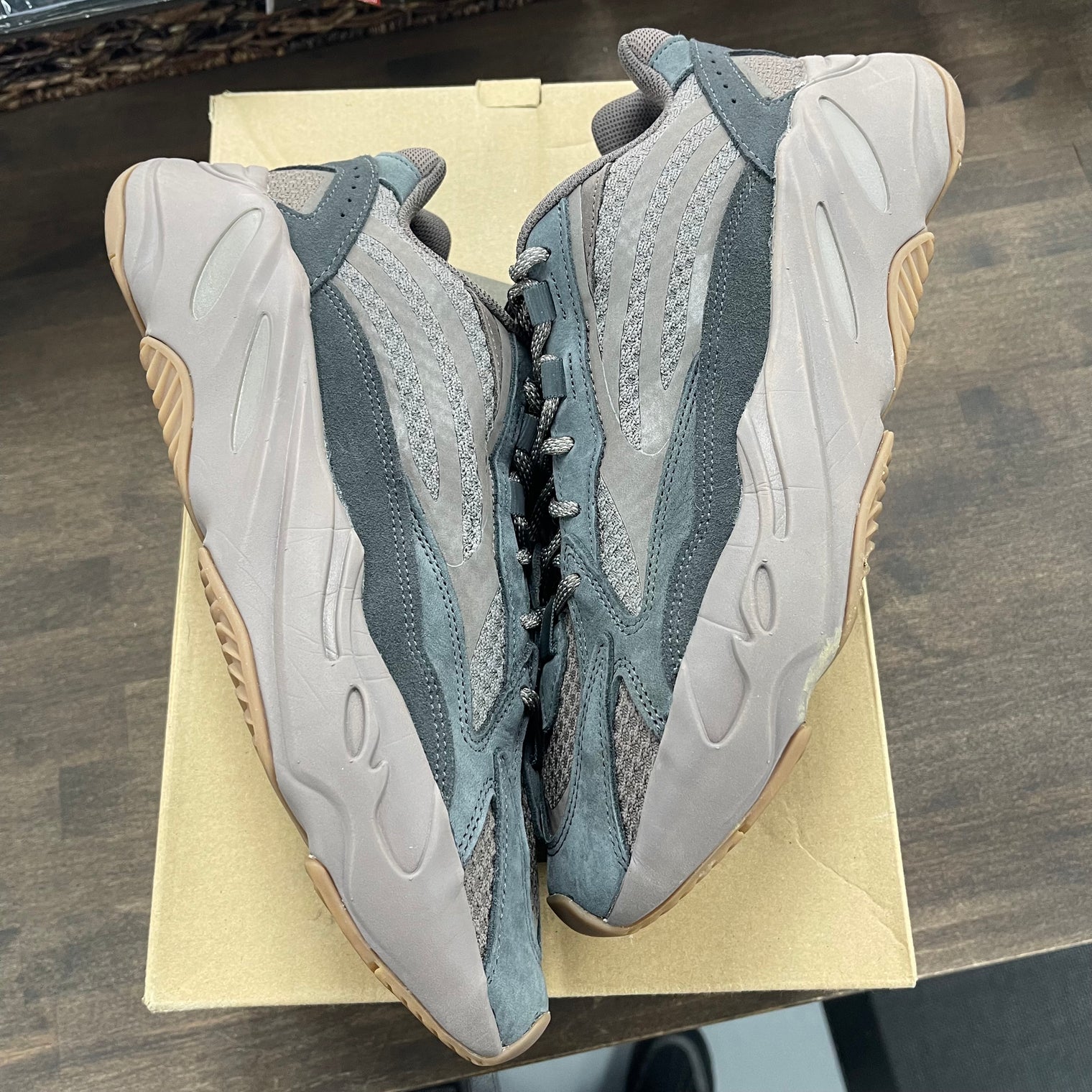 Mauve Yeezy 700 V2 (USED)
