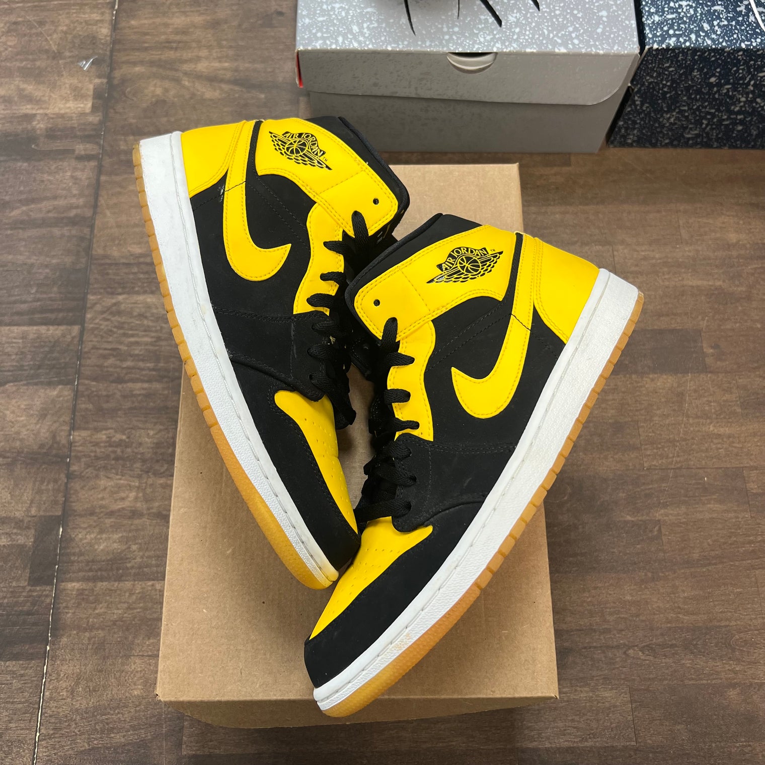 New Love Jordan 1 Mid (USED, No Box)