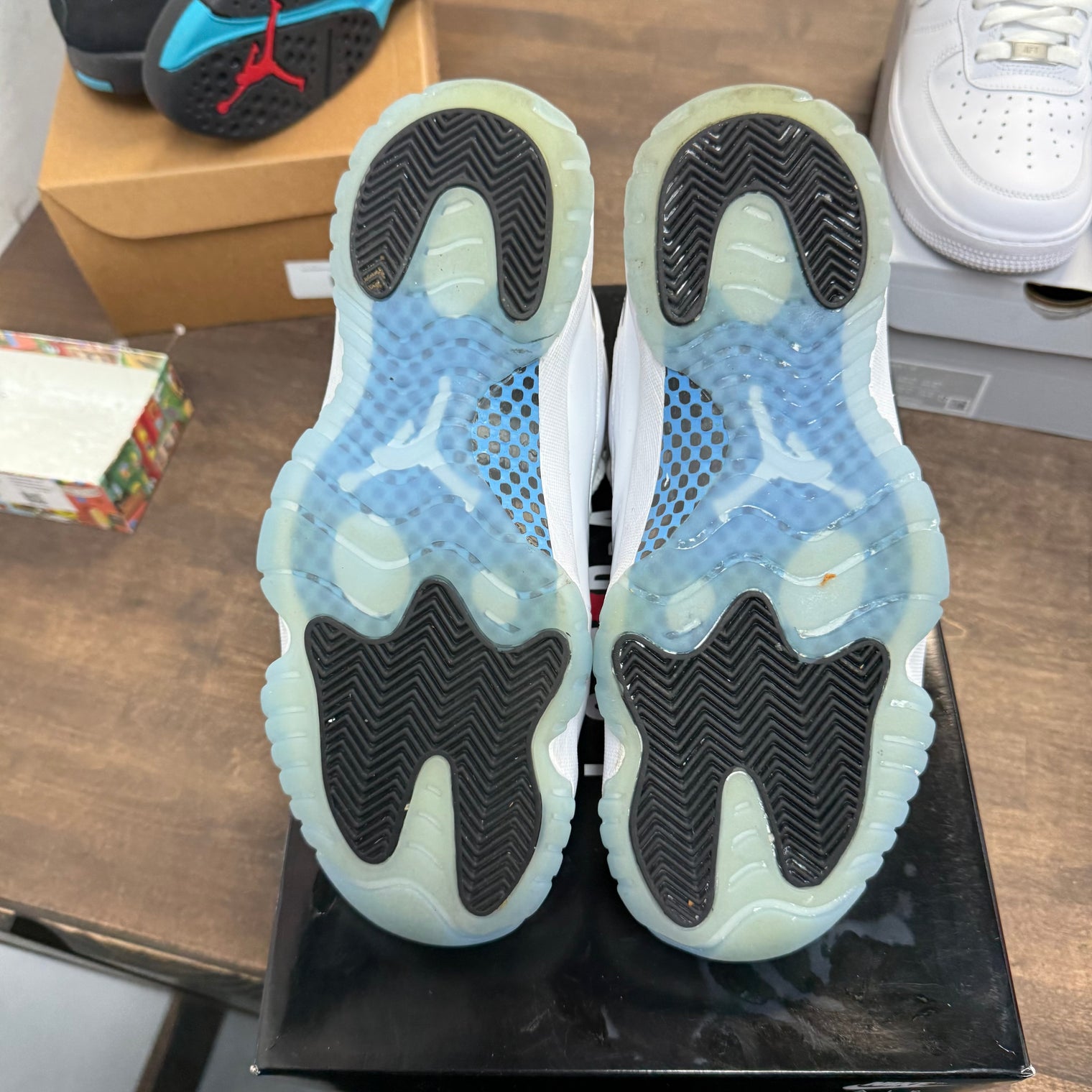Legend Blue Jordan 11 2024 (USED)