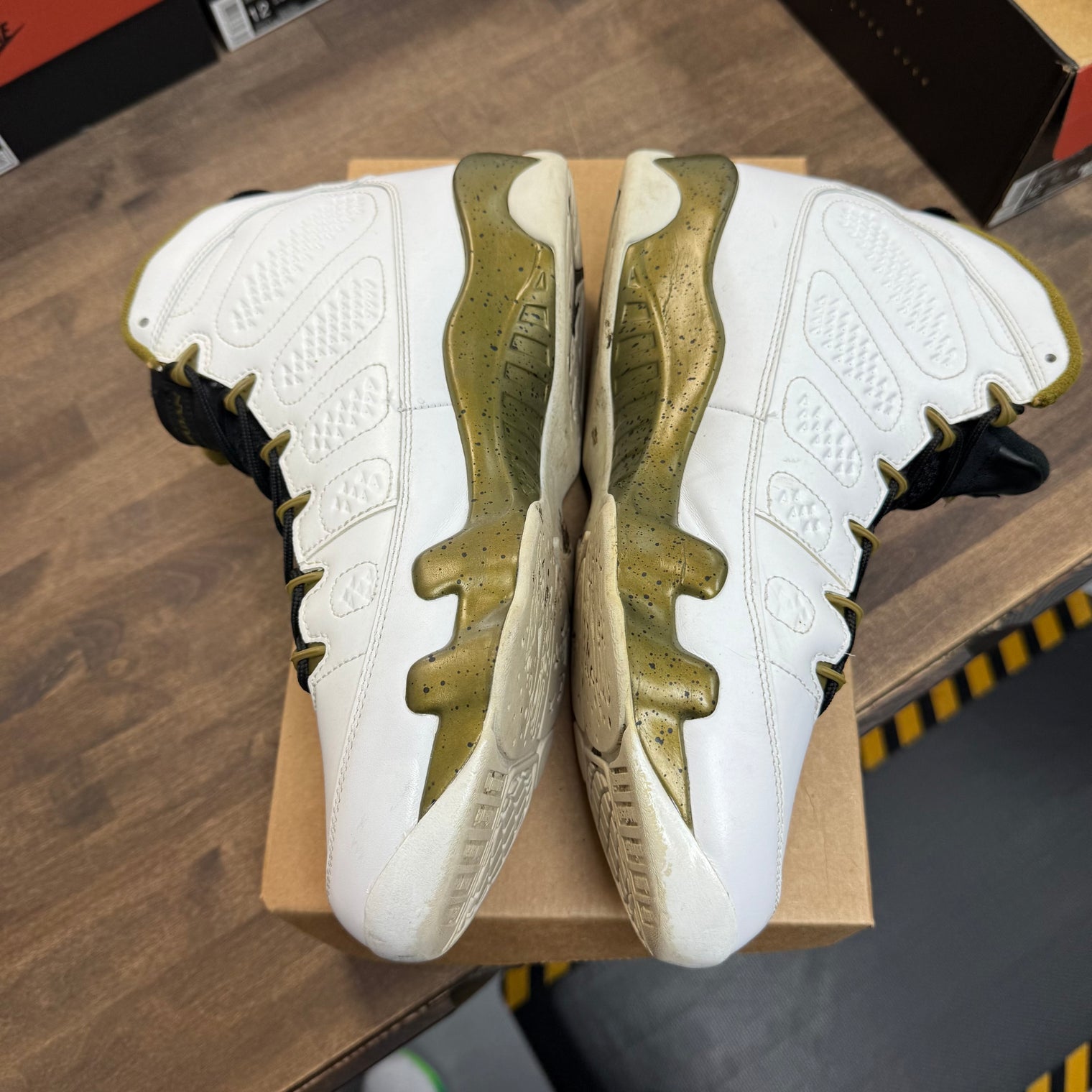 Statue Jordan 9 Retro (USED, No Box)