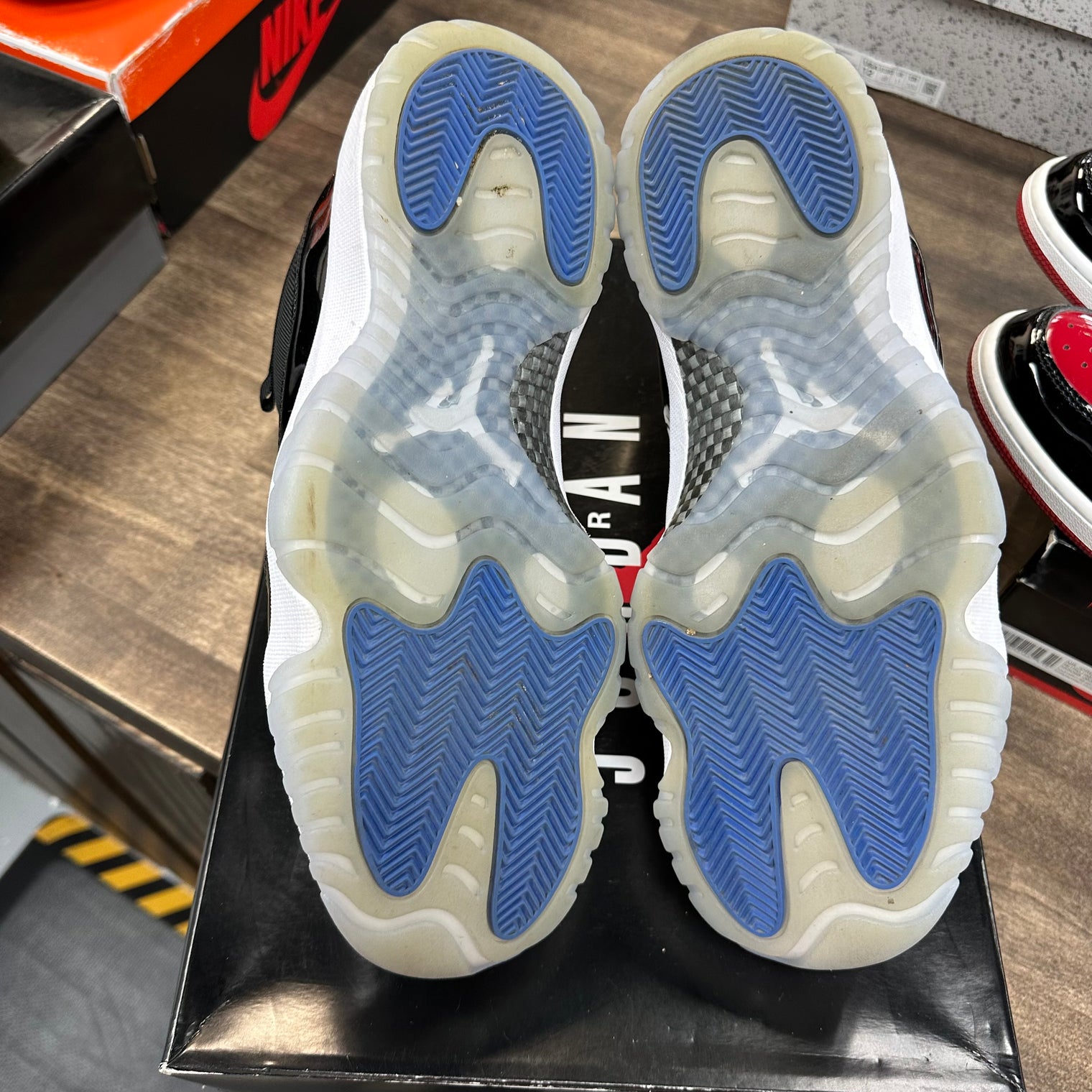 Space Jam Jordan 11 Low (USED)