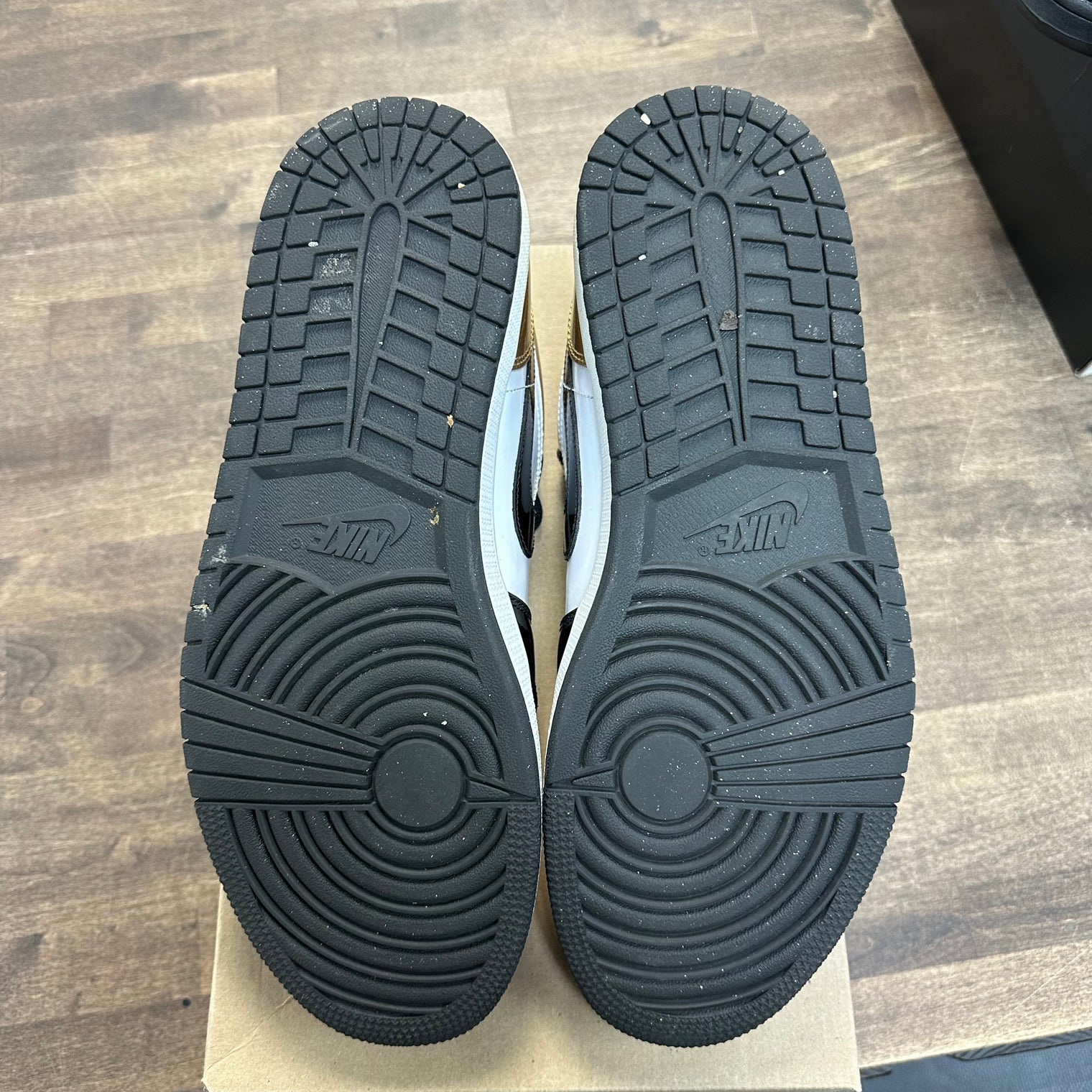 Gold Toe Jordan 1 Low (USED, No Box)