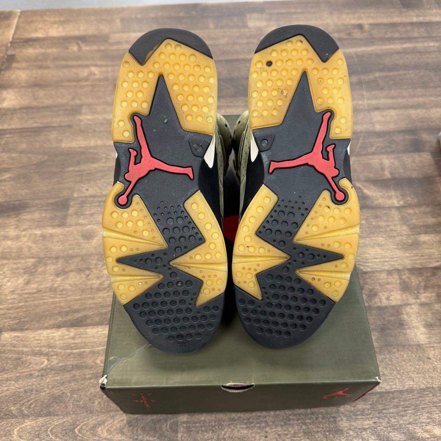 Olive Travis Scott Jordan 6 Retro (USED)