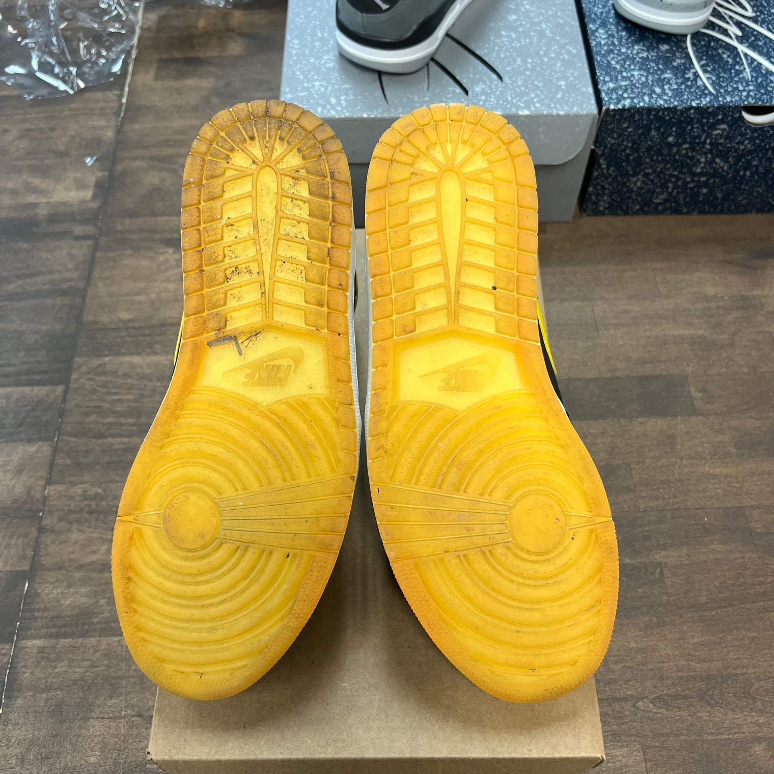 New Love Jordan 1 Mid (USED, No Box)