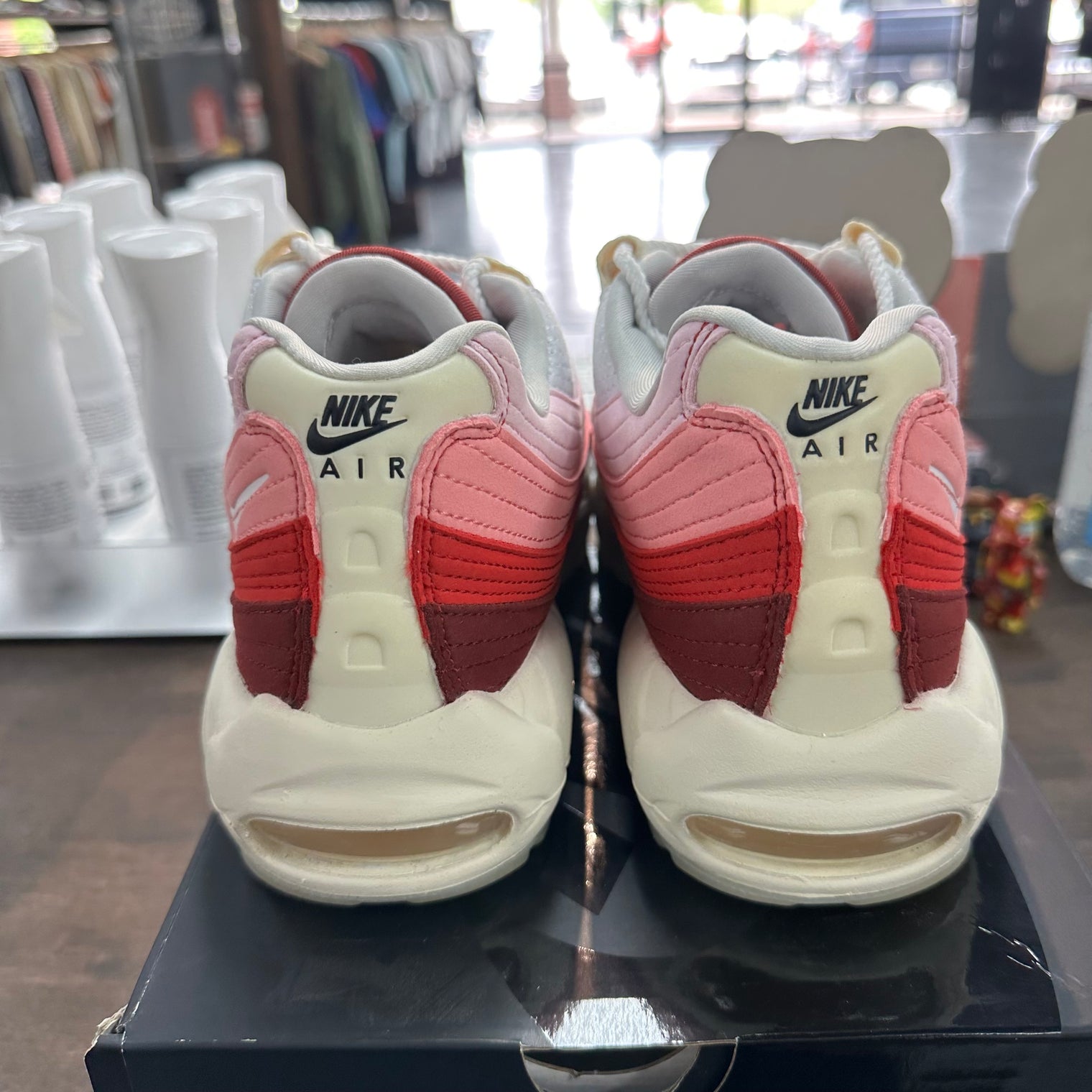 Anatomy of Air GID Air Max 95 (USED)
