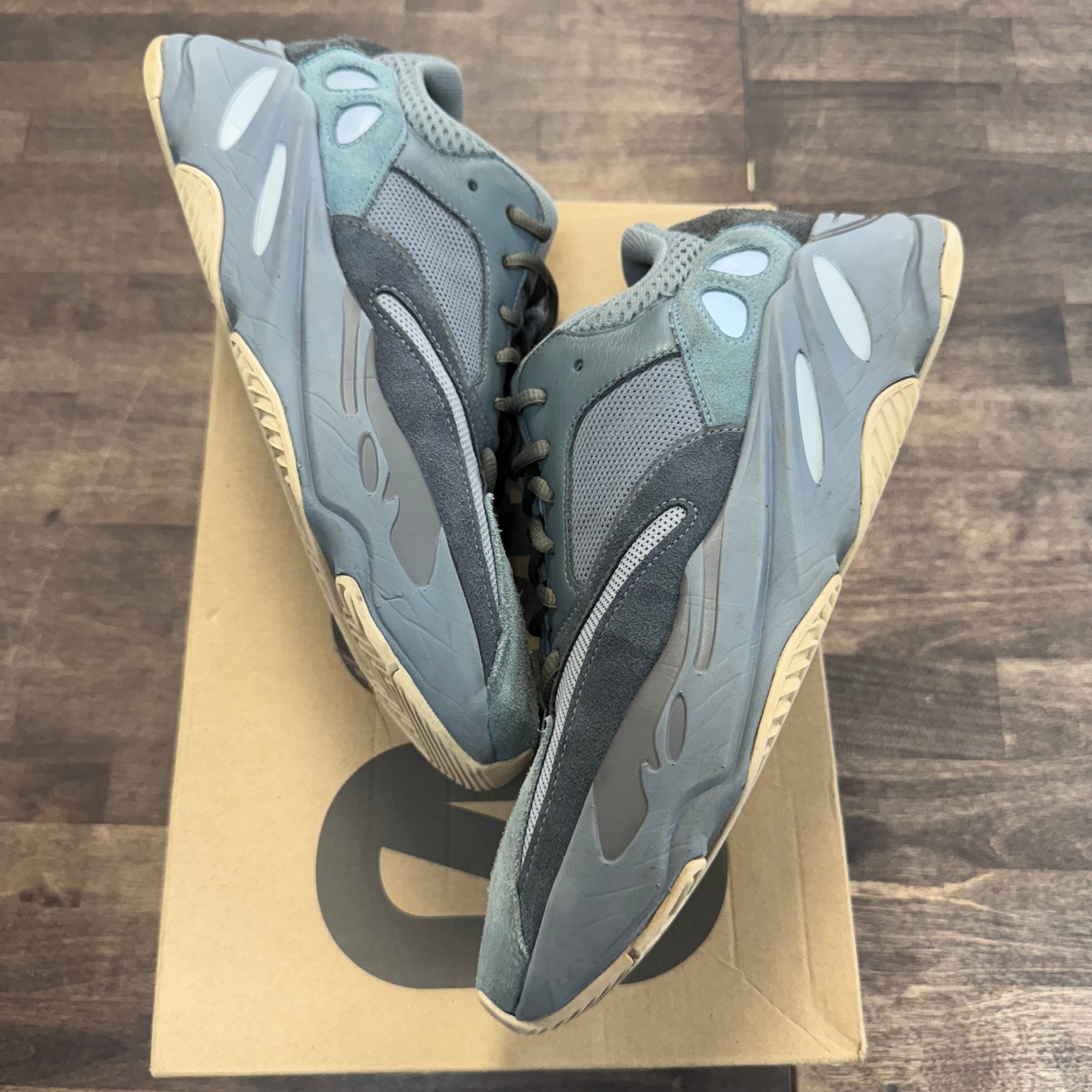 Teal Blue Yeezy 700 (USED, Replacement Box)