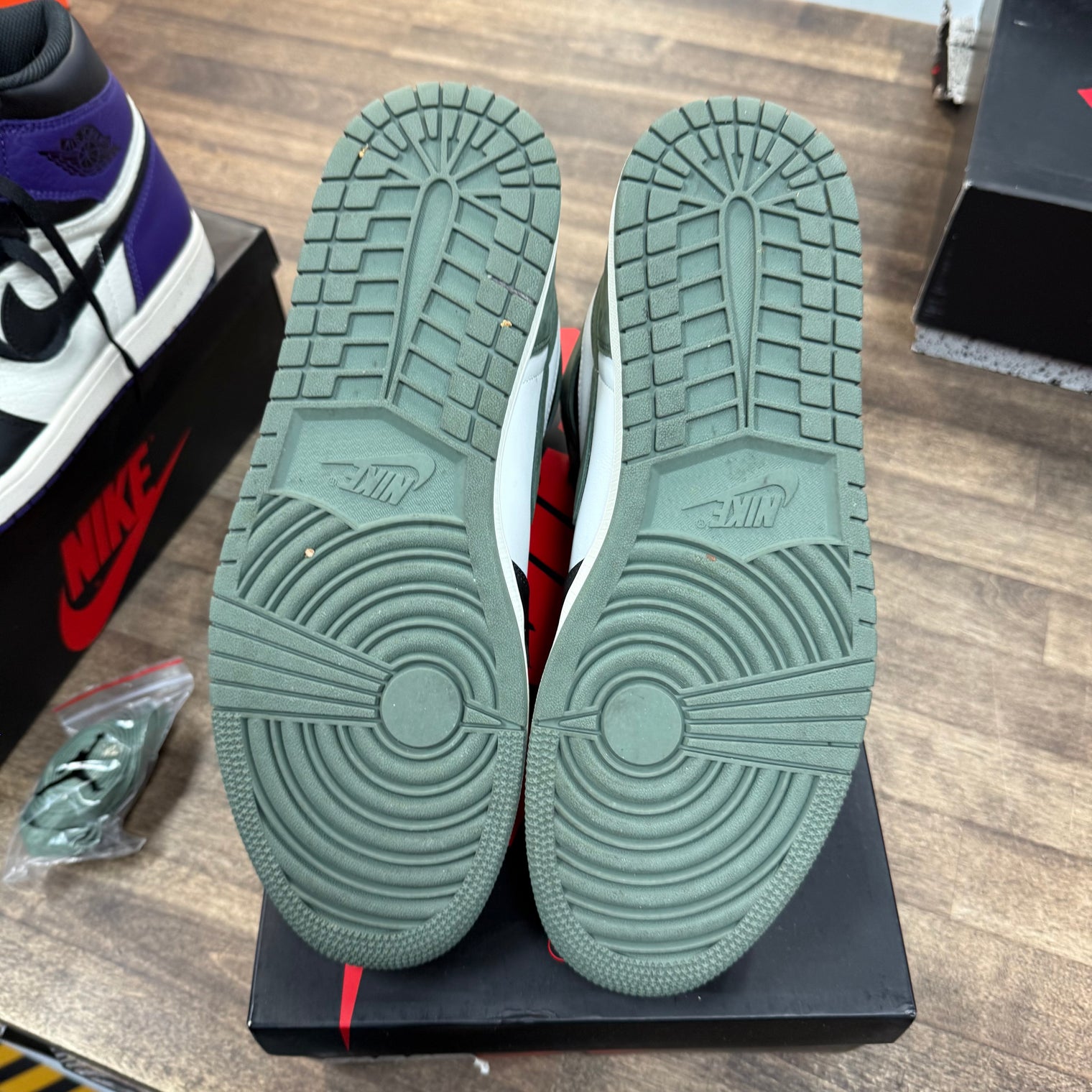 Clay Green Jordan 1 High Retro (USED)