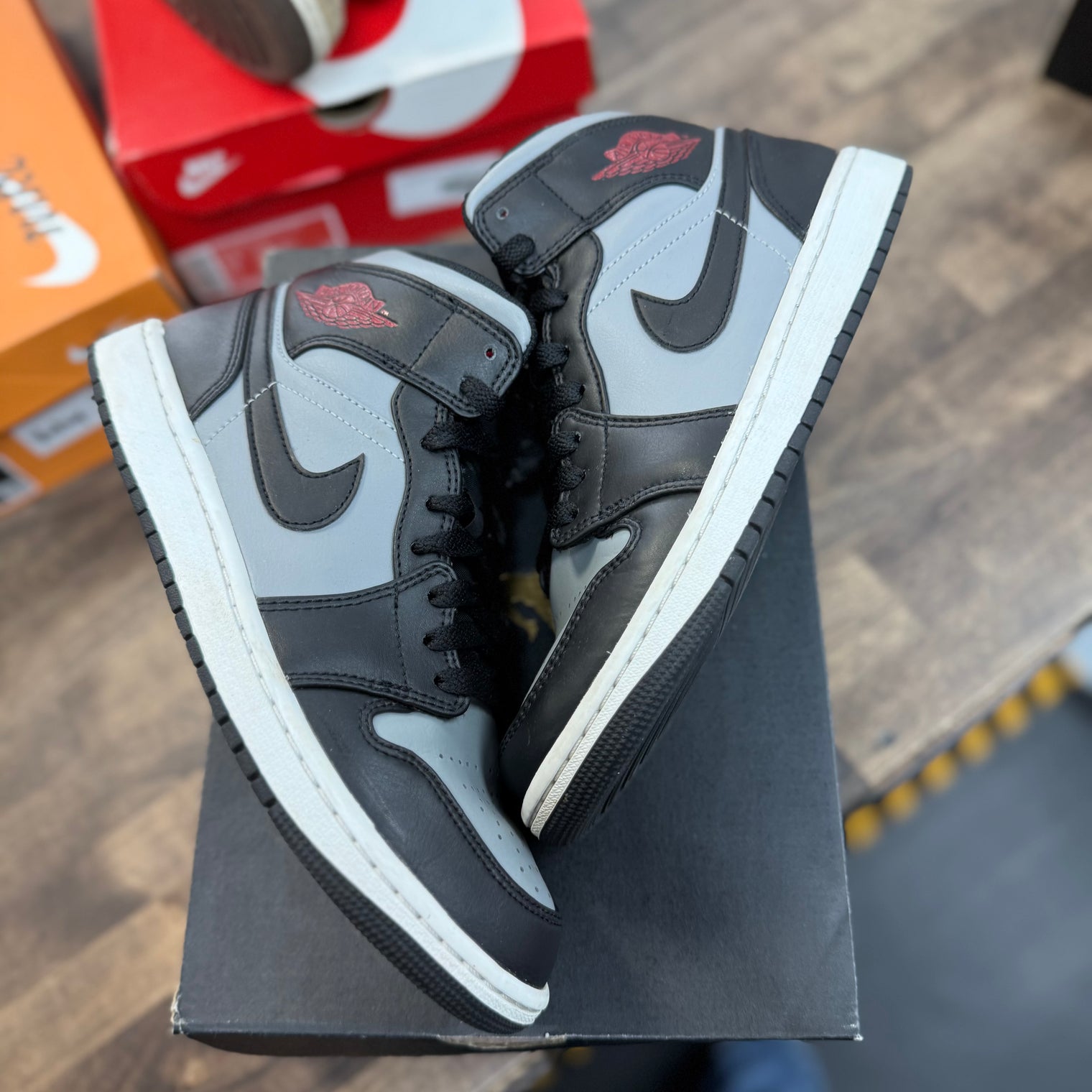 Shadow Red Jordan 1 Mid (USED)