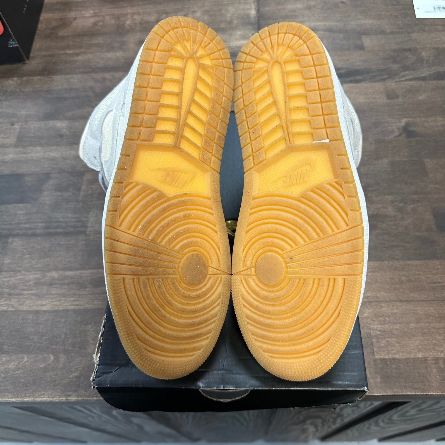 Coconut Milk Jordan 1 Mid (USED)