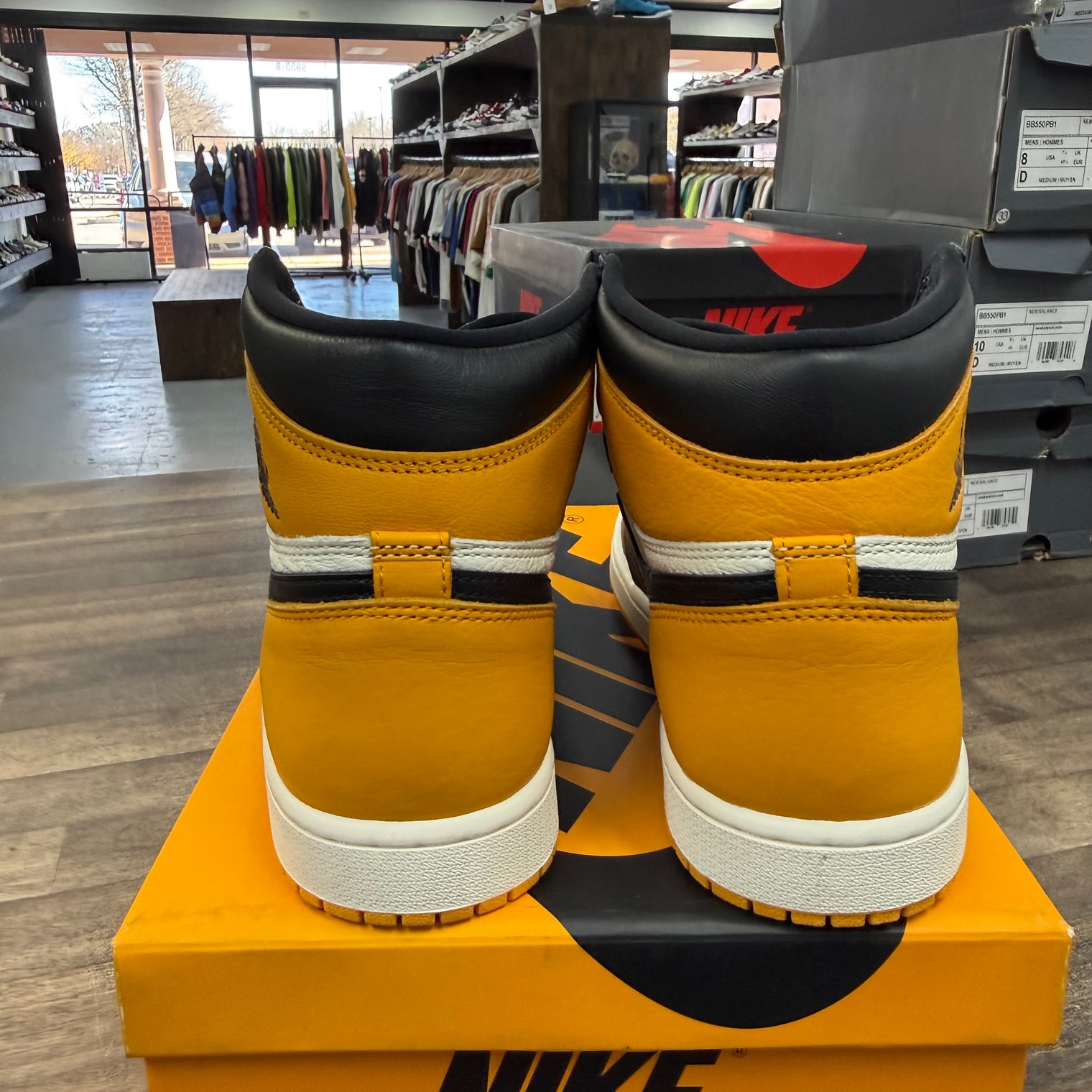 Taxi Jordan 1 High (Lightly Worn)