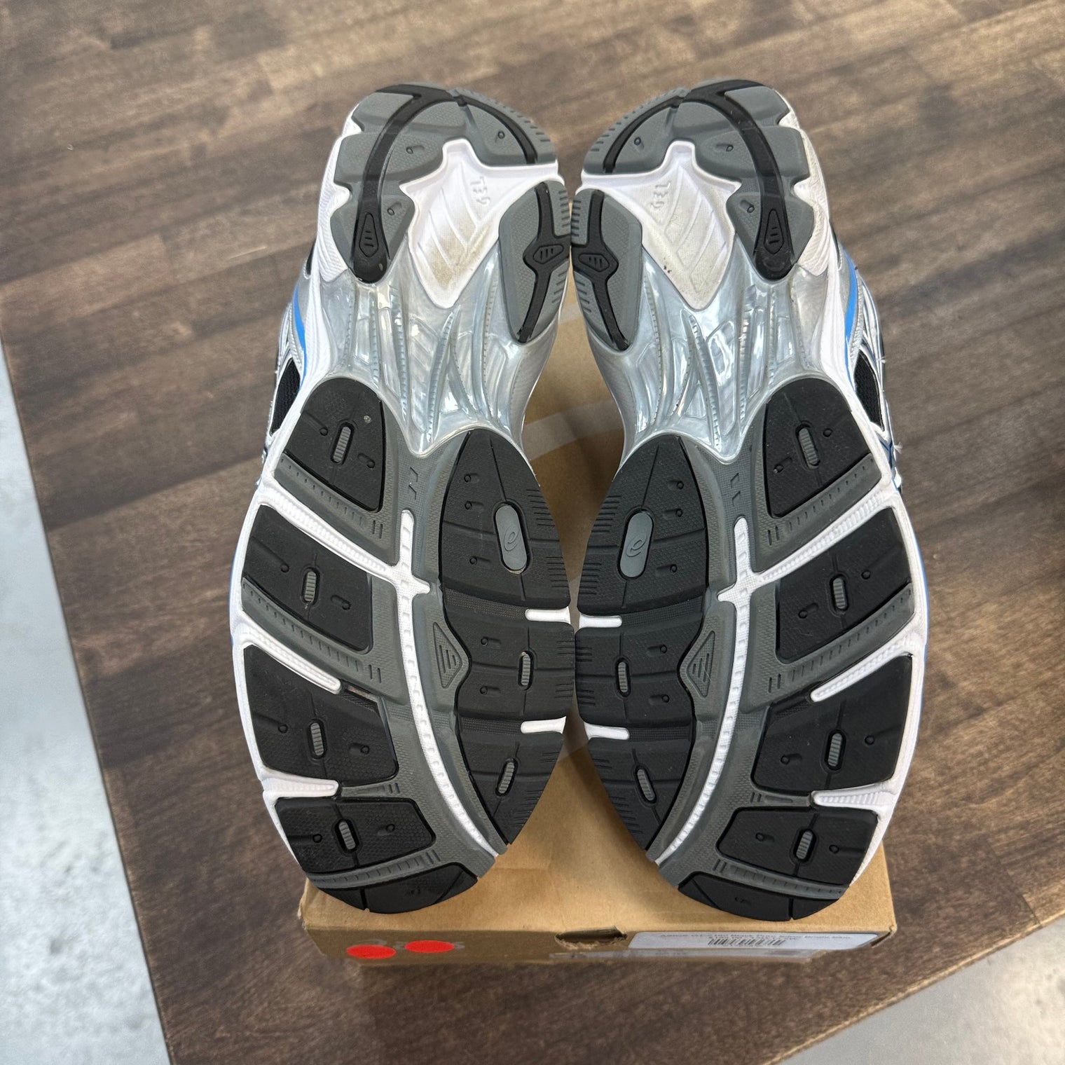 Black Pure Silver Bright Blue ASICS GT-2160 (USED)