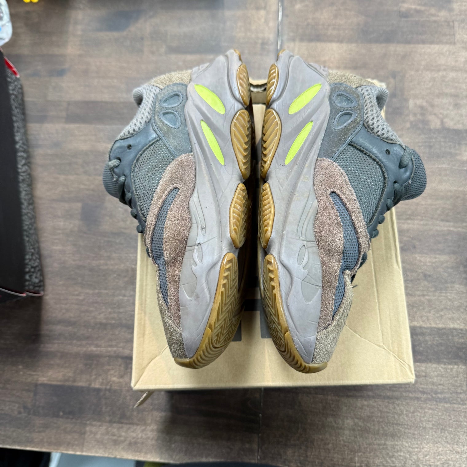 Mauve Yeezy 700 (USED)