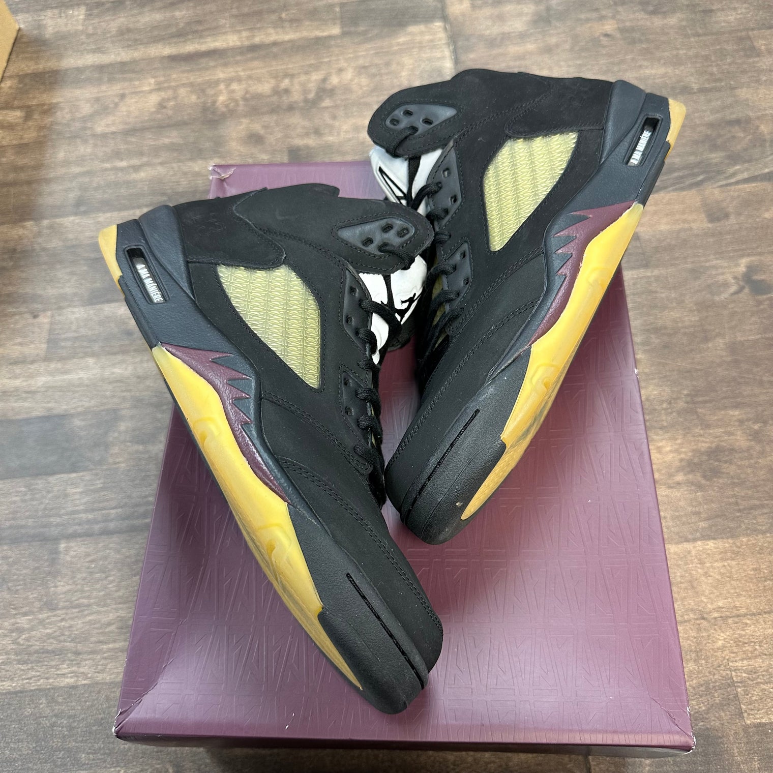 A Ma Maniere Dusk Jordan 5 (USED)