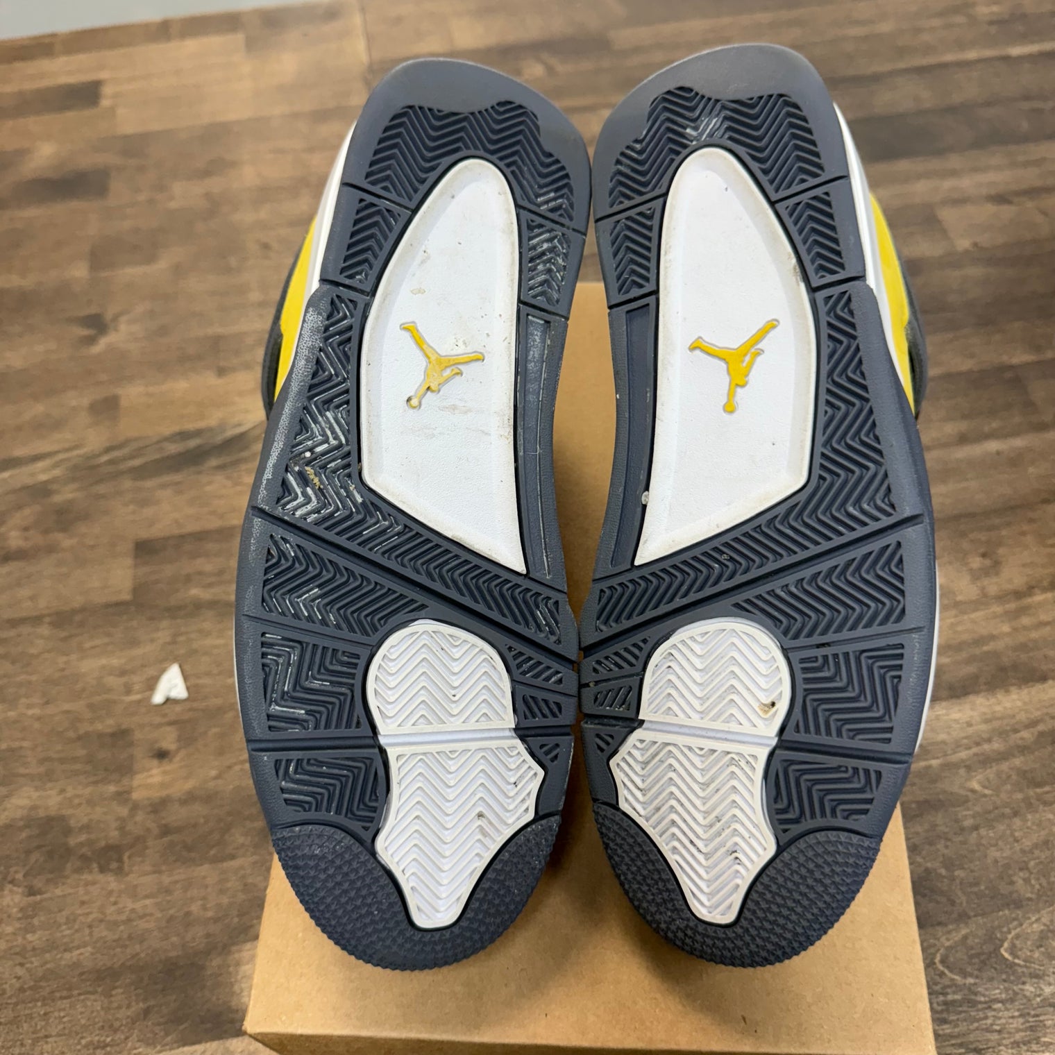 Lightning Jordan 4 Retro (USED, No Box)