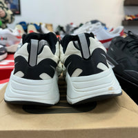 Laceless Analog Yeezy 700 MNVN (USED)