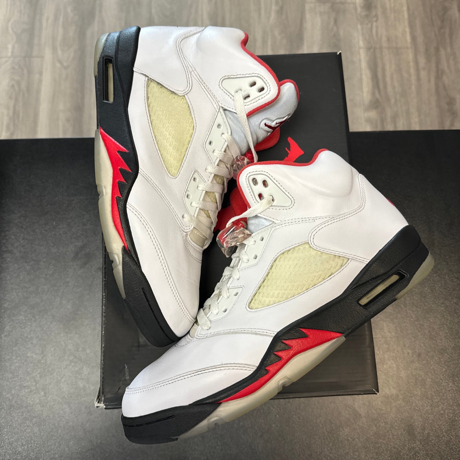 Jordan 5 Fire Red (USED) (Replacement box)