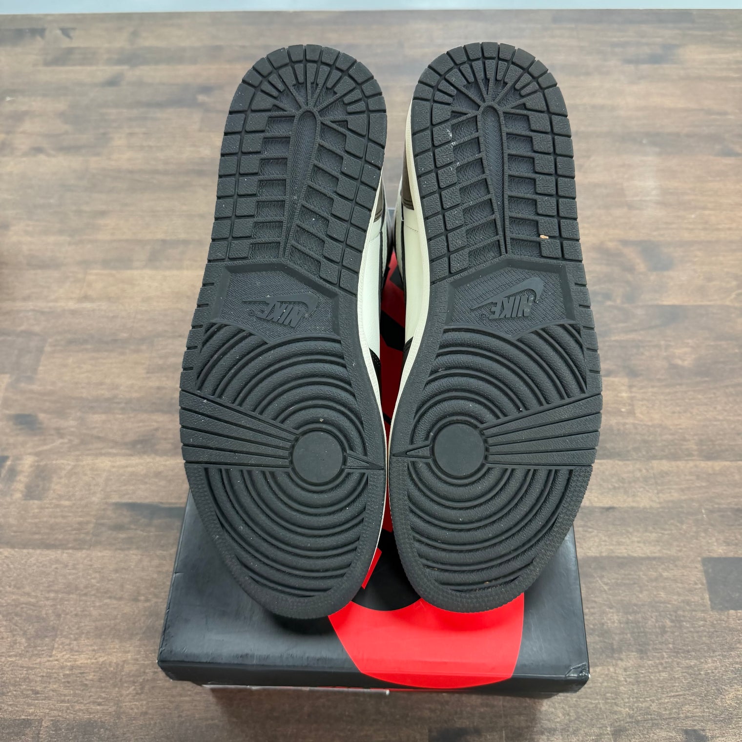 Dark Mocha Jordan 1 High Retro (USED)