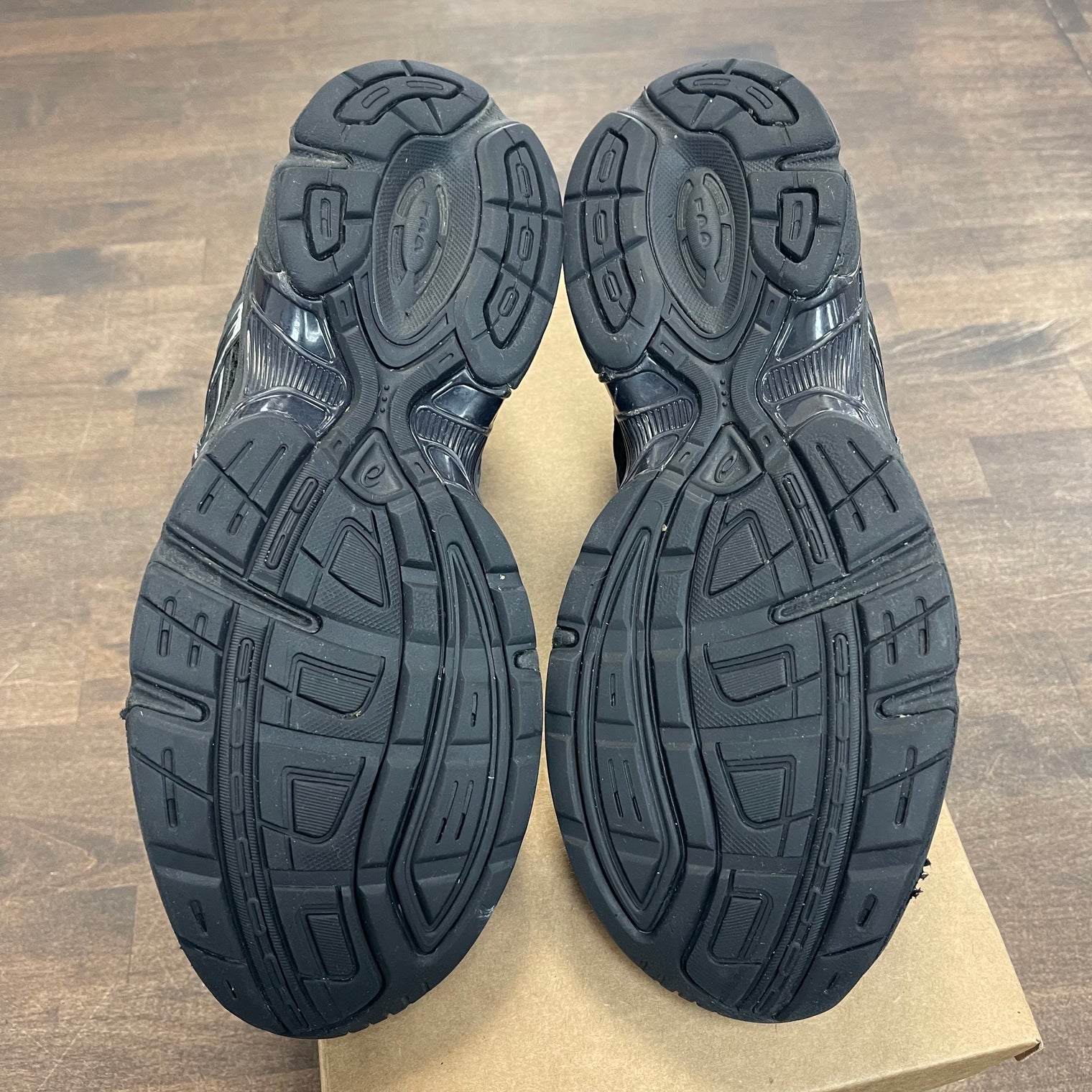 Black Pure Silver Asics 1130 (USED,No Box)