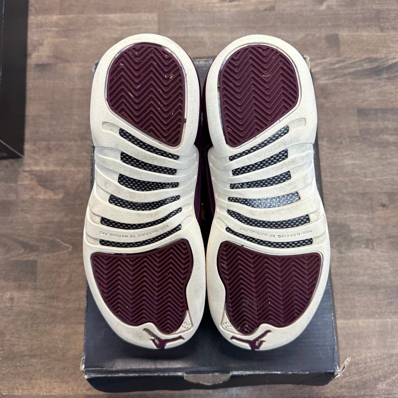 Jordan 12 Retro Bordeaux (US 4.5Y) (USED)