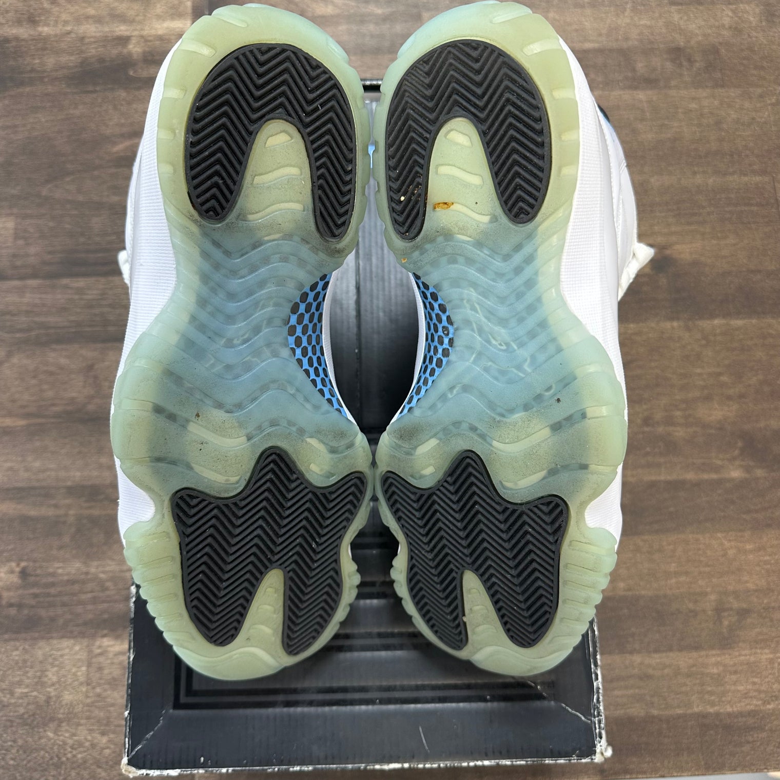Legend Blue Jordan 11 (2014) (USED)