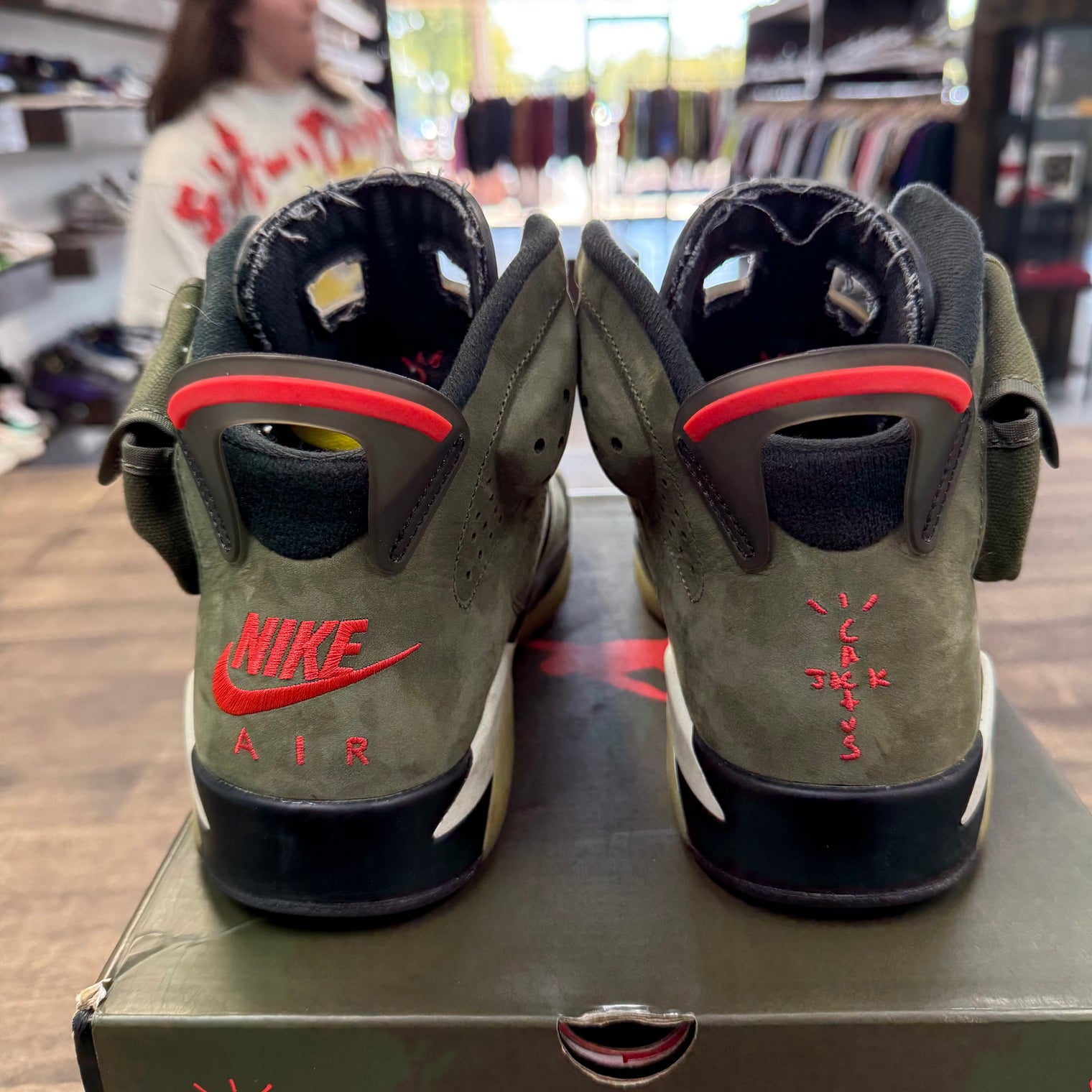 Olive Travis Scott Jordan 6 Retro (USED)