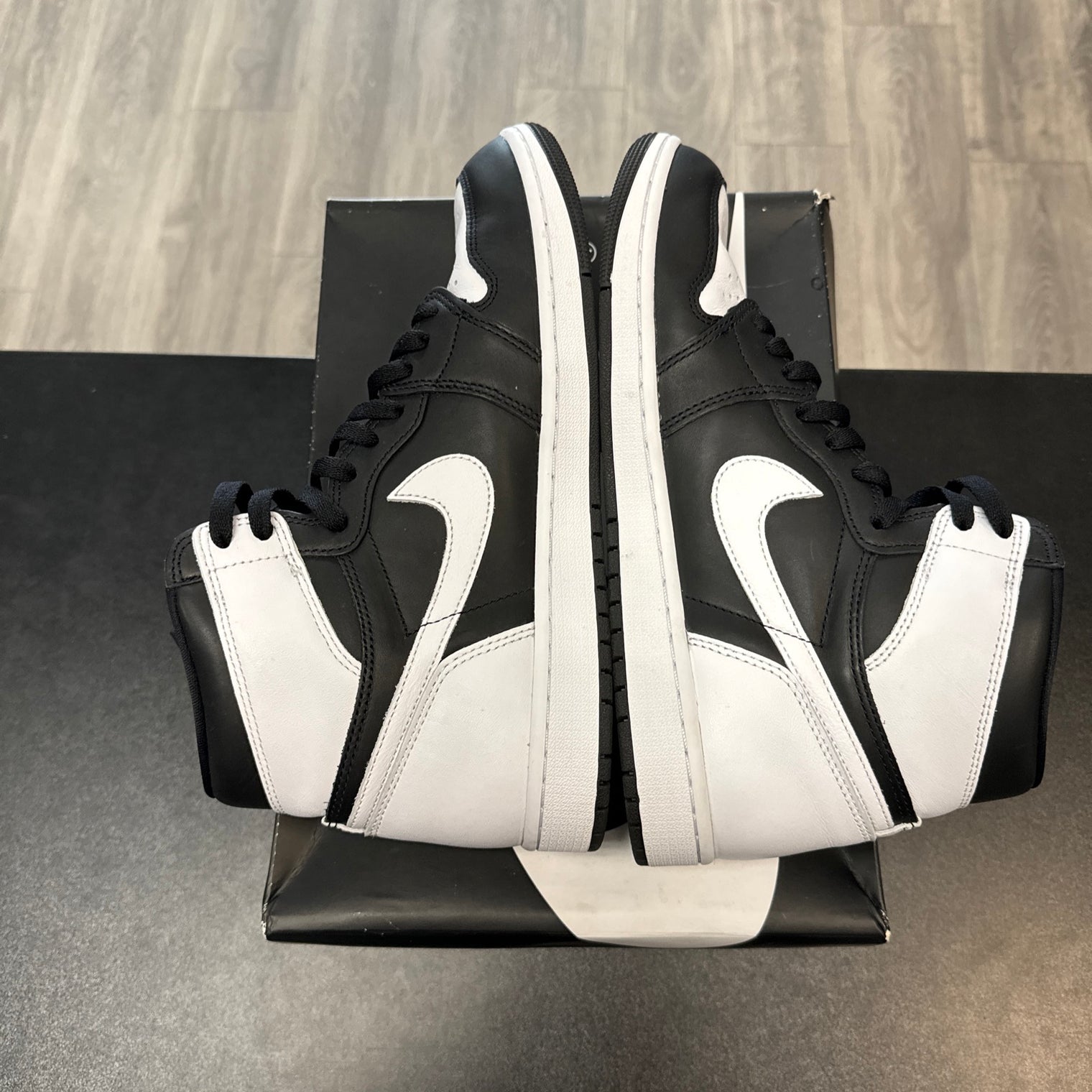 Black White Jordan 1 High (USED)