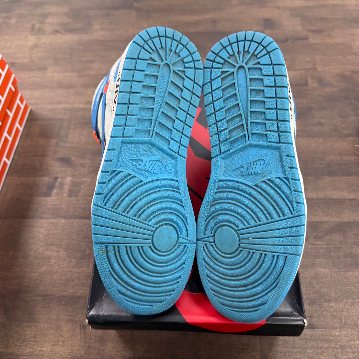 Off-White University Blue Jordan 1 High (USED)