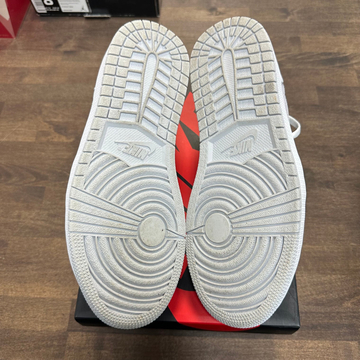 Neutral Grey Jordan 1 Low (USED)