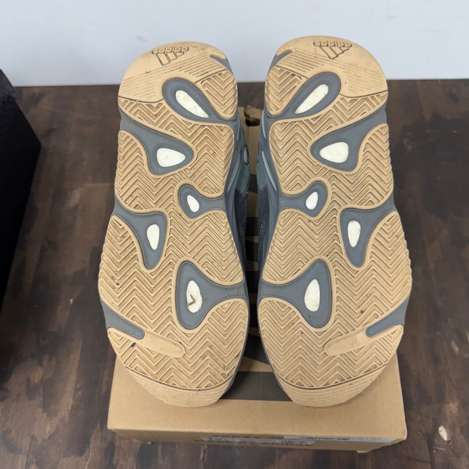Teal Blue Yeezy 700 (USED, Replacement Box)