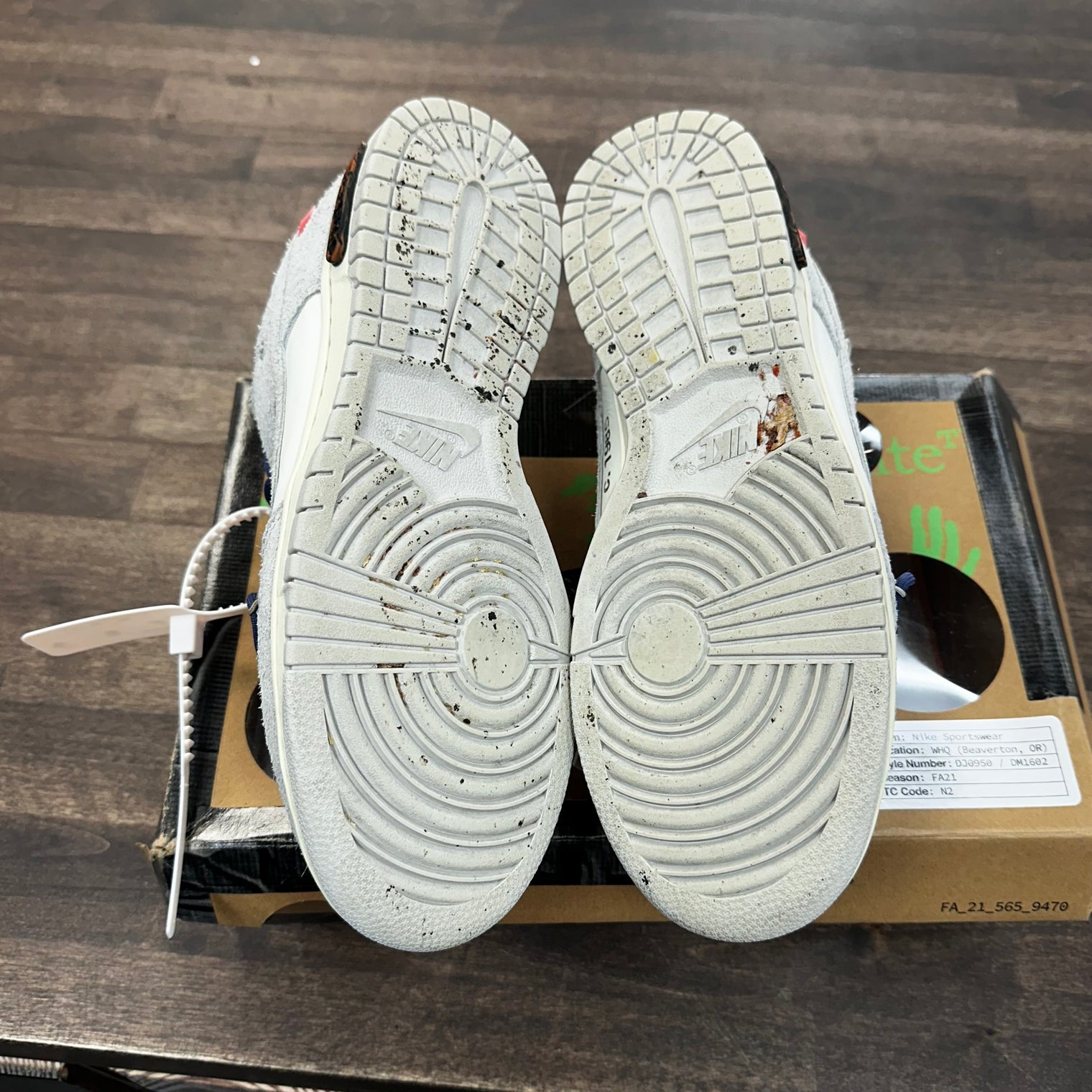 Lot 18 Off-White Nike Dunk Low (USED)