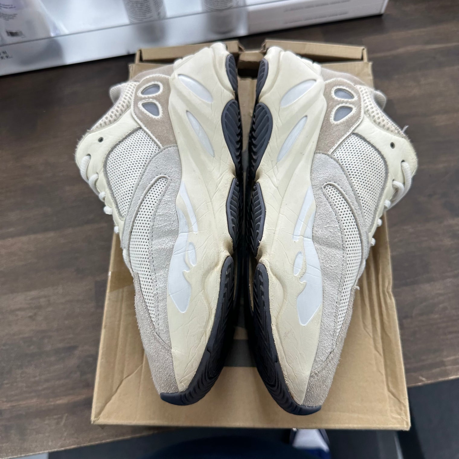 Analog Yeezy 700 (USED,No Box)
