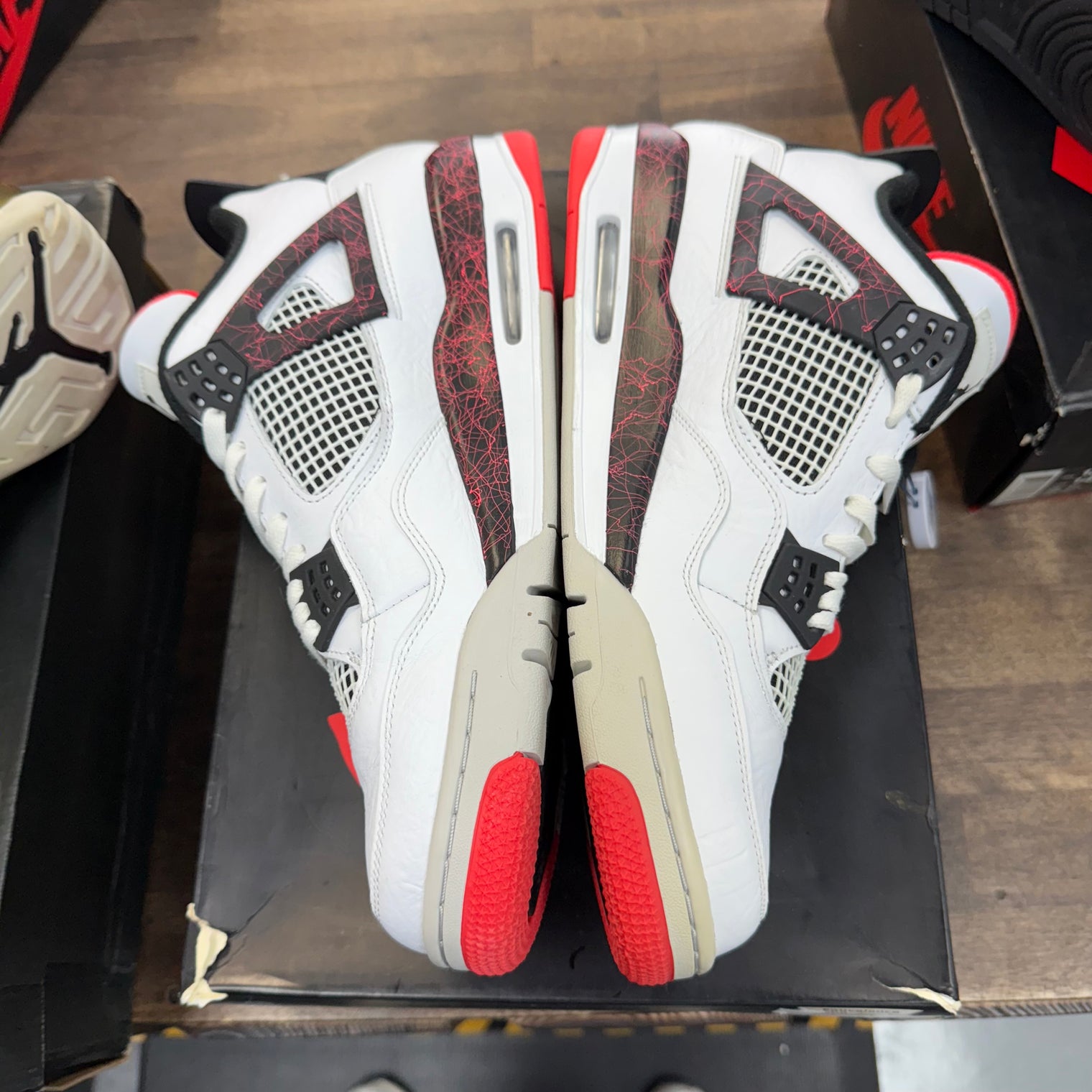 Flight Nostalgia Jordan 4 (USED)