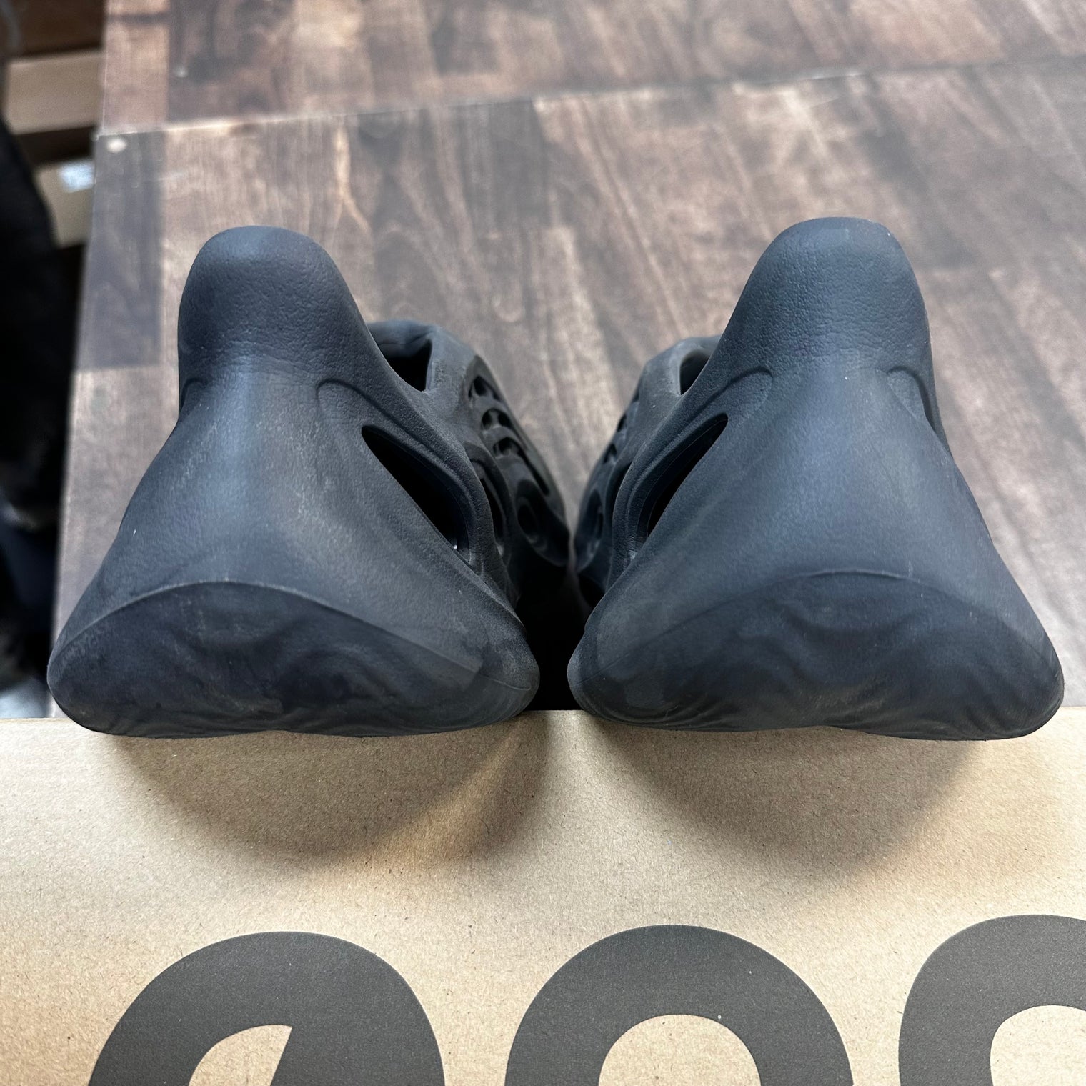 Onyx Yeezy Foam RNNR (USED)