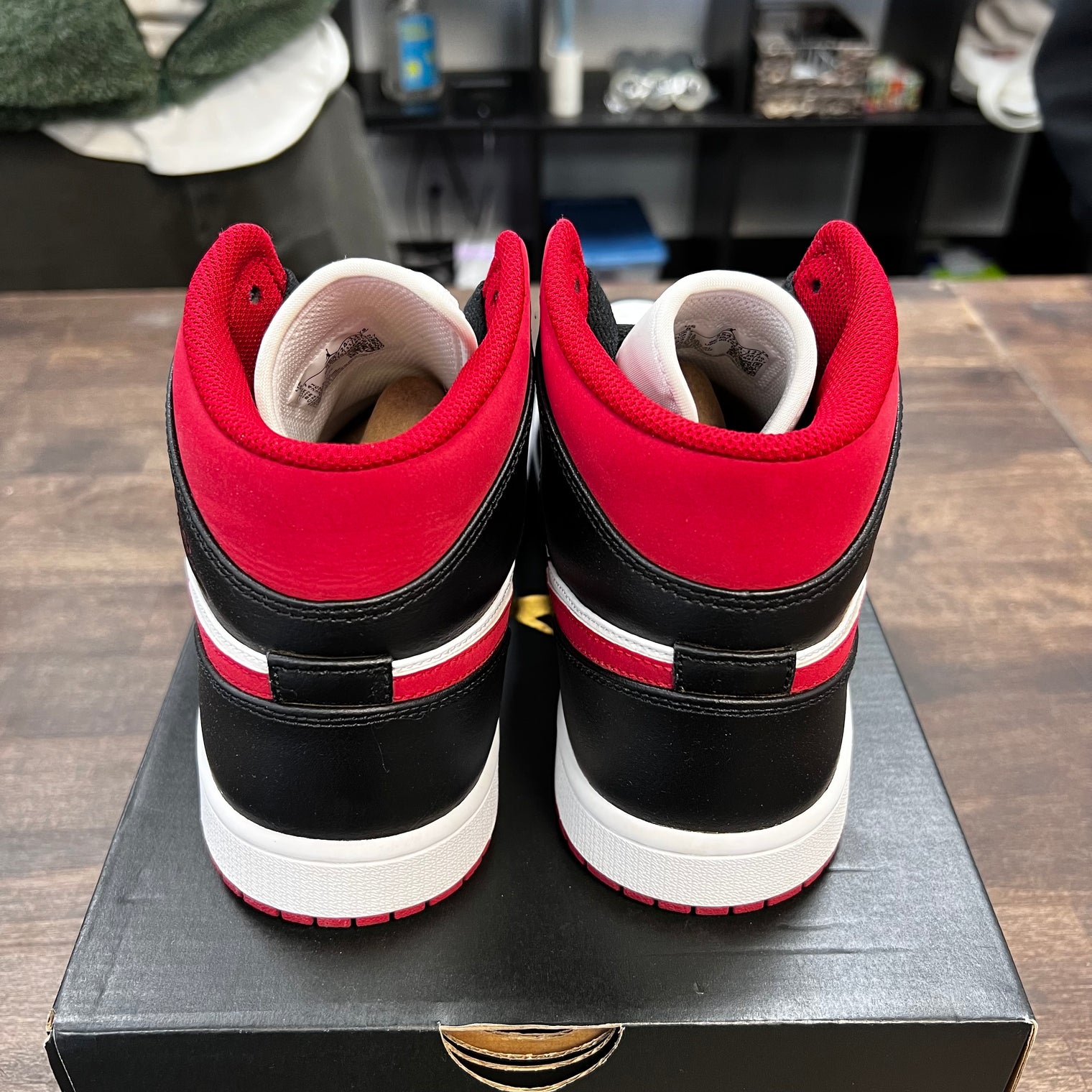 Gym Red Jordan 1 Mid (USED)