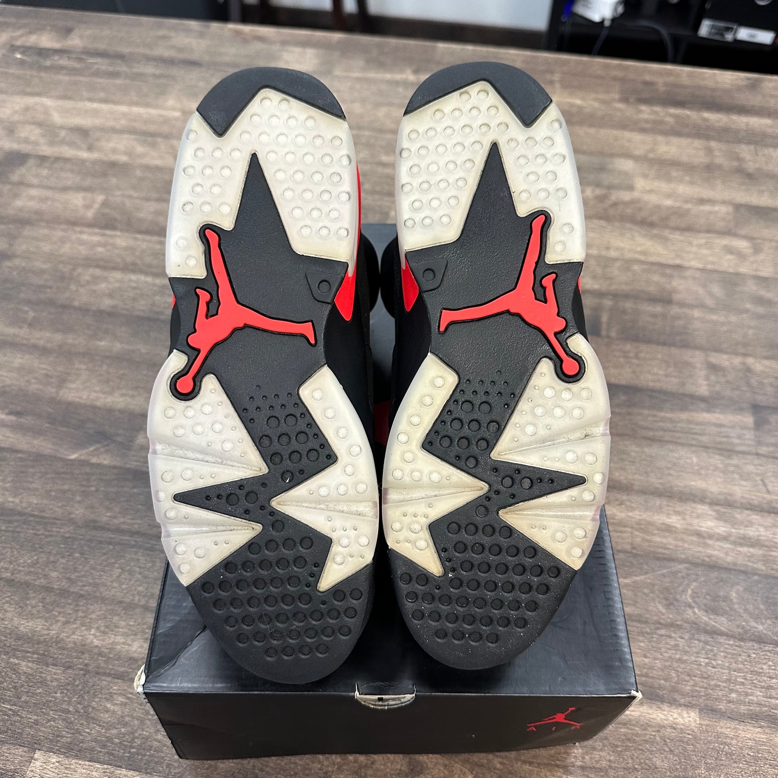 Infrared Jordan 6 Retro (2019) (Lightly Worn)