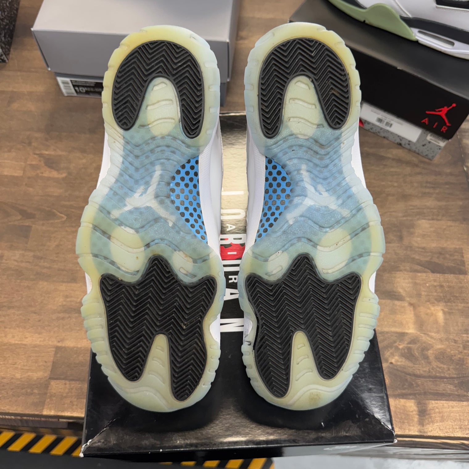 Legend Blue Jordan 11 2024 (USED)