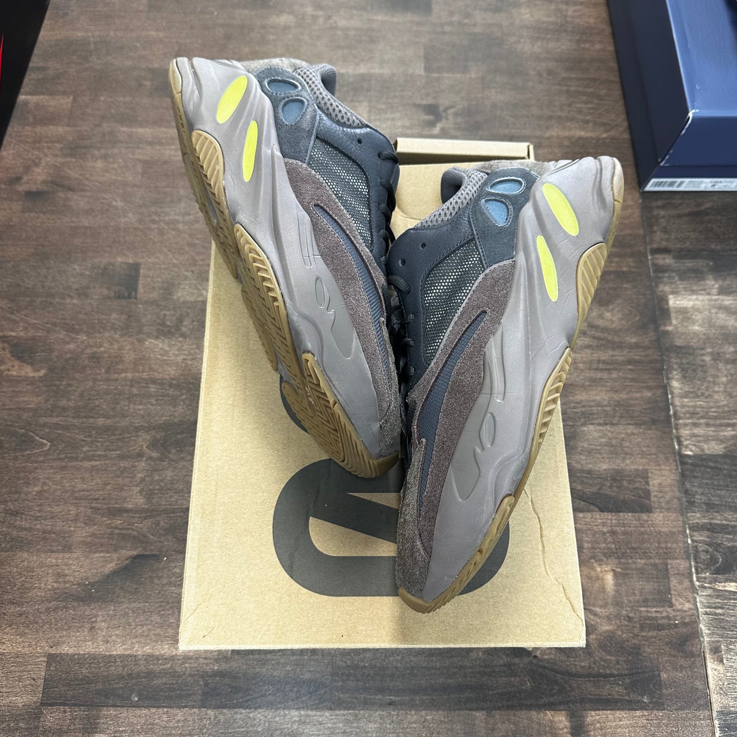 Mauve Yeezy 700 (USED)
