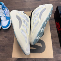 Azael Yeezy 700 V3 (USED)