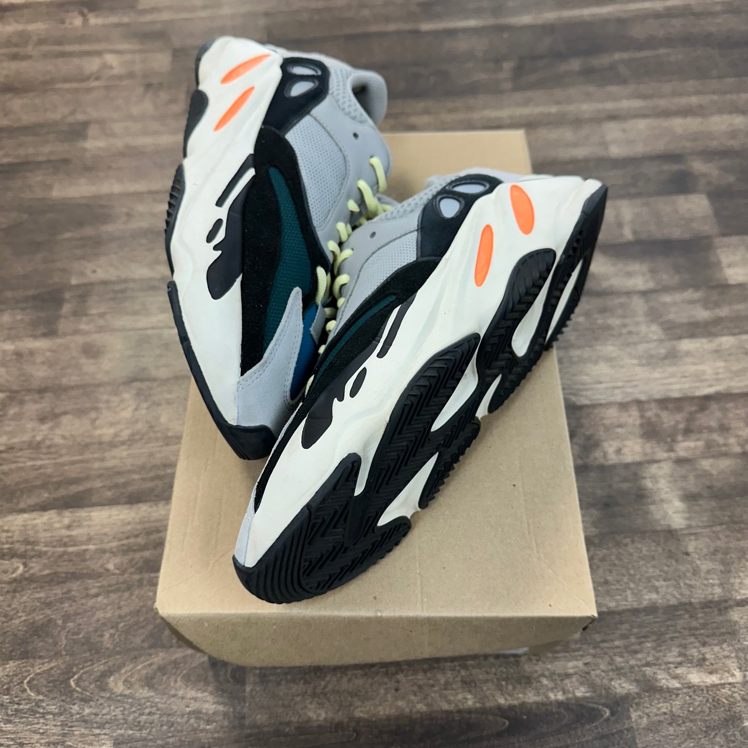 Adidas Yeezy Boost 700 Wave Runner (USED)