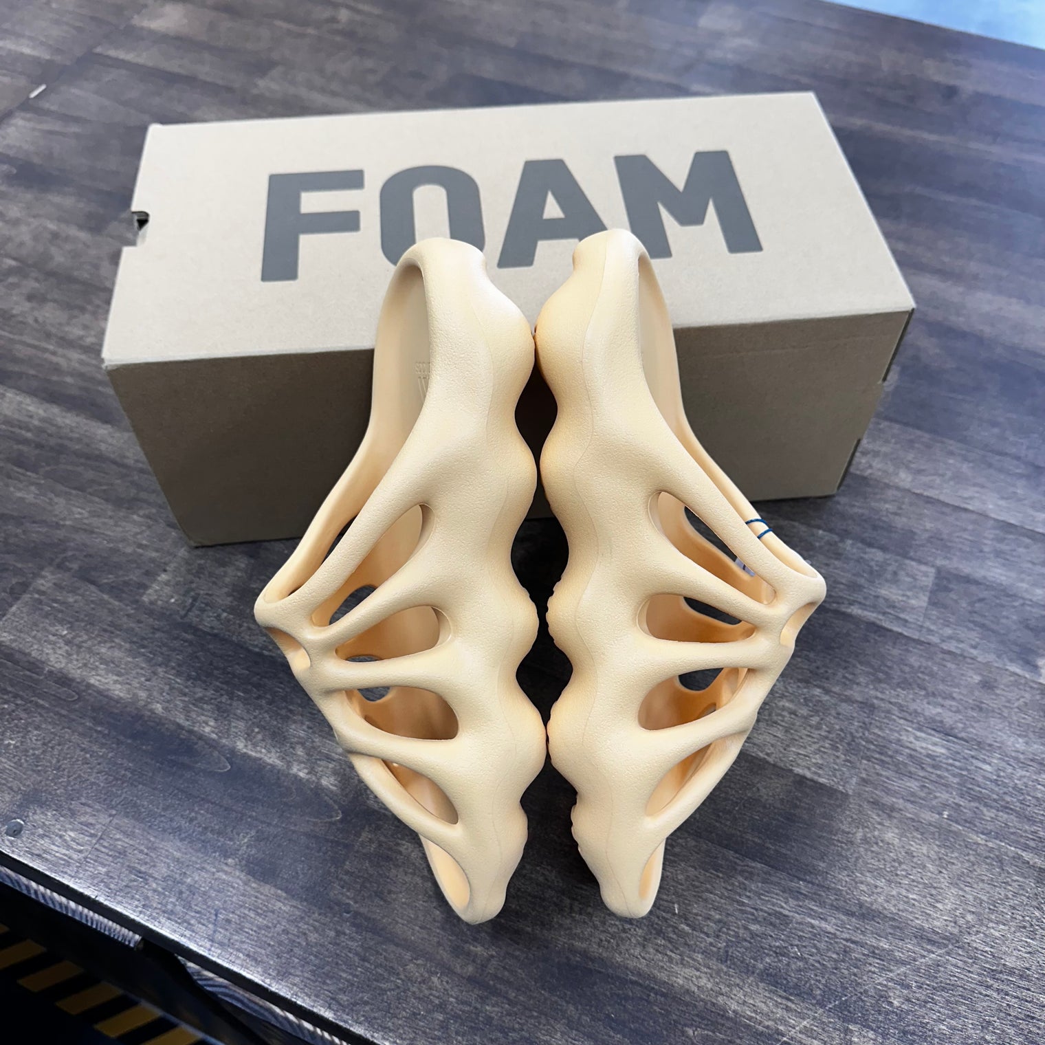 Cream Yeezy 450 Slide (Lightly Worn)