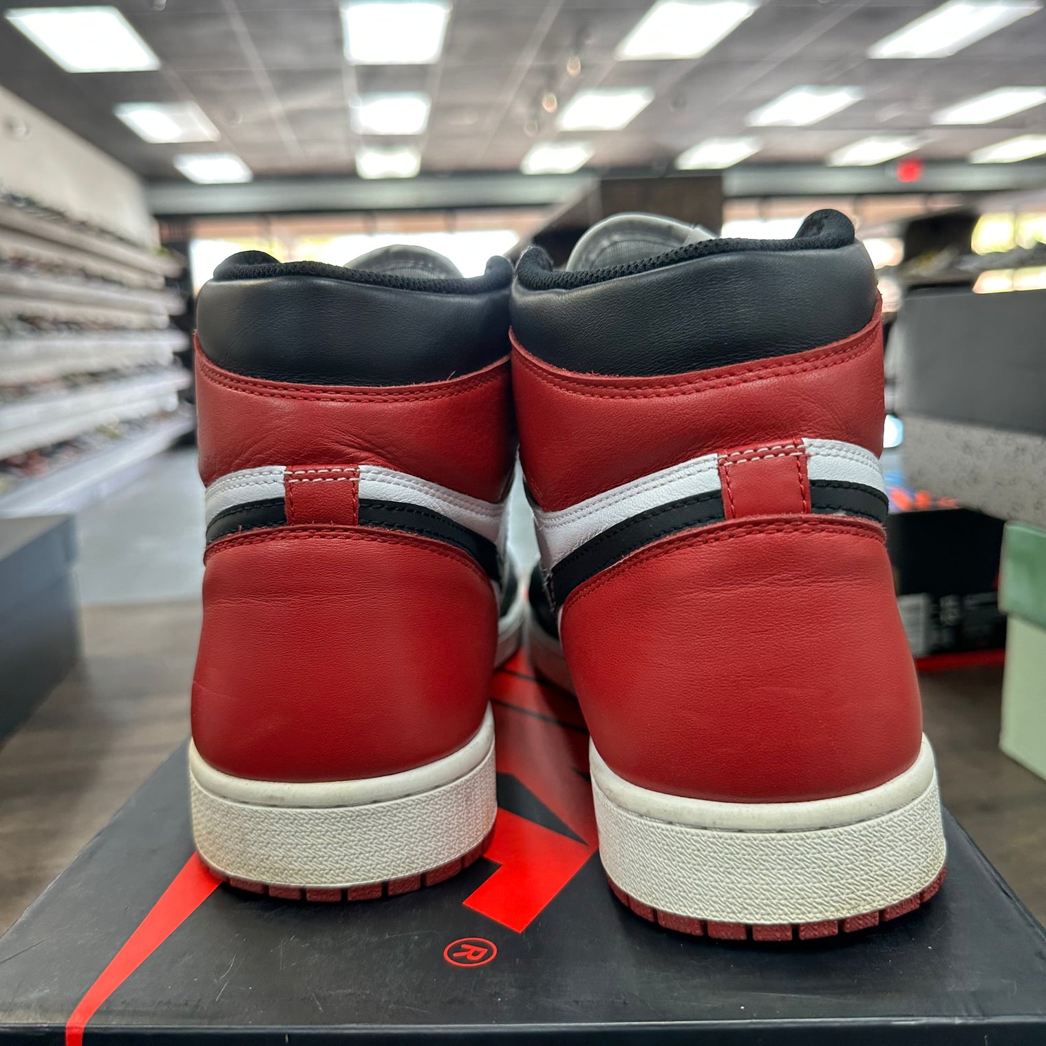 Black Toe Jordan 1 High (USED)