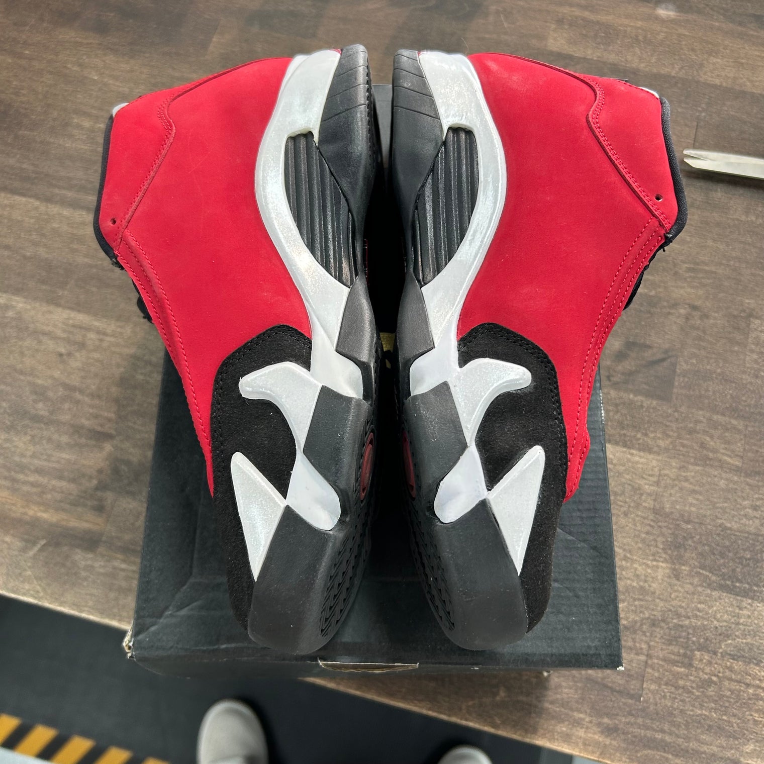 Gym Red Toro Jordan 14 Retro (GS) (USED)