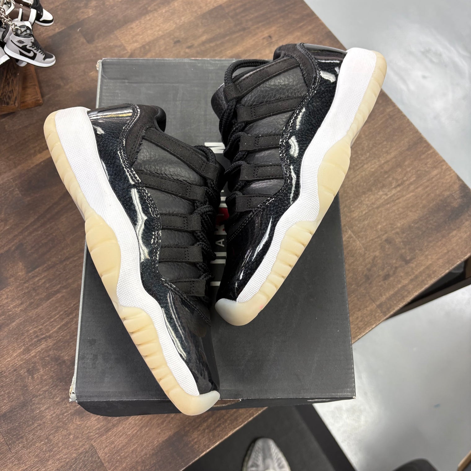 72-10 Jordan 11 Low (GS) (USED)
