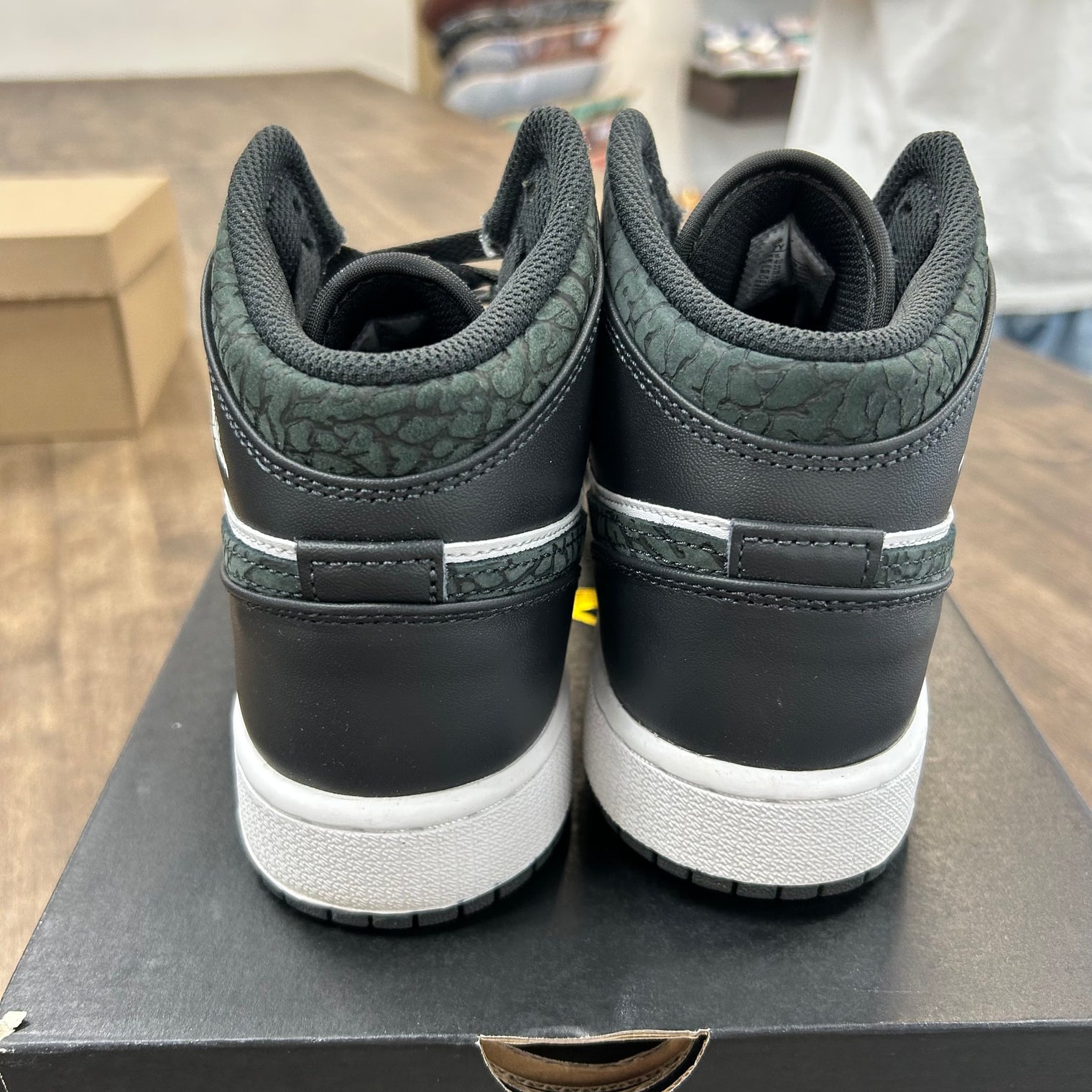 Panda Elephant Jordan 1 Mid SE (GS) (USED)