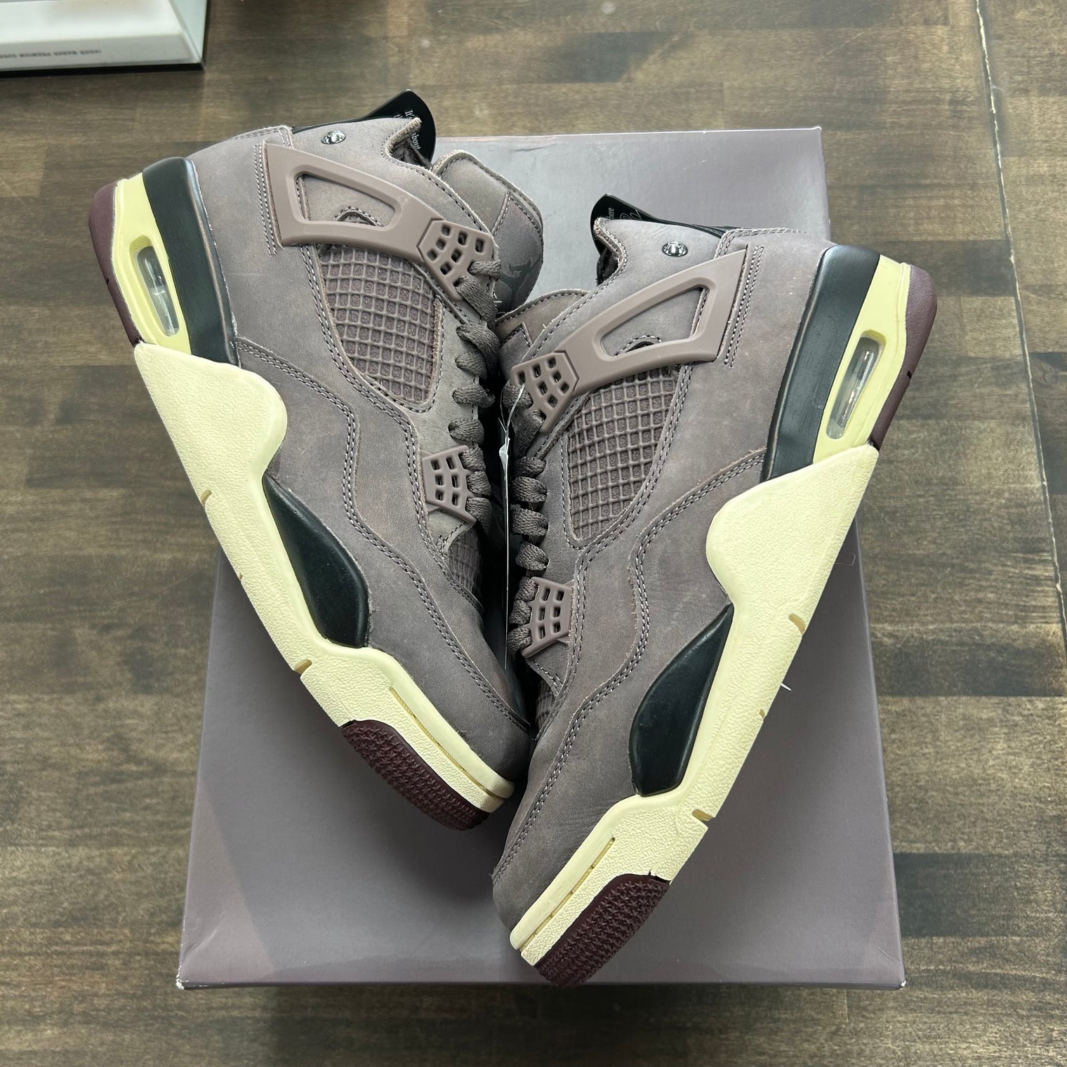 A Ma Maniere Violet Ore Jordan 4 (USED)
