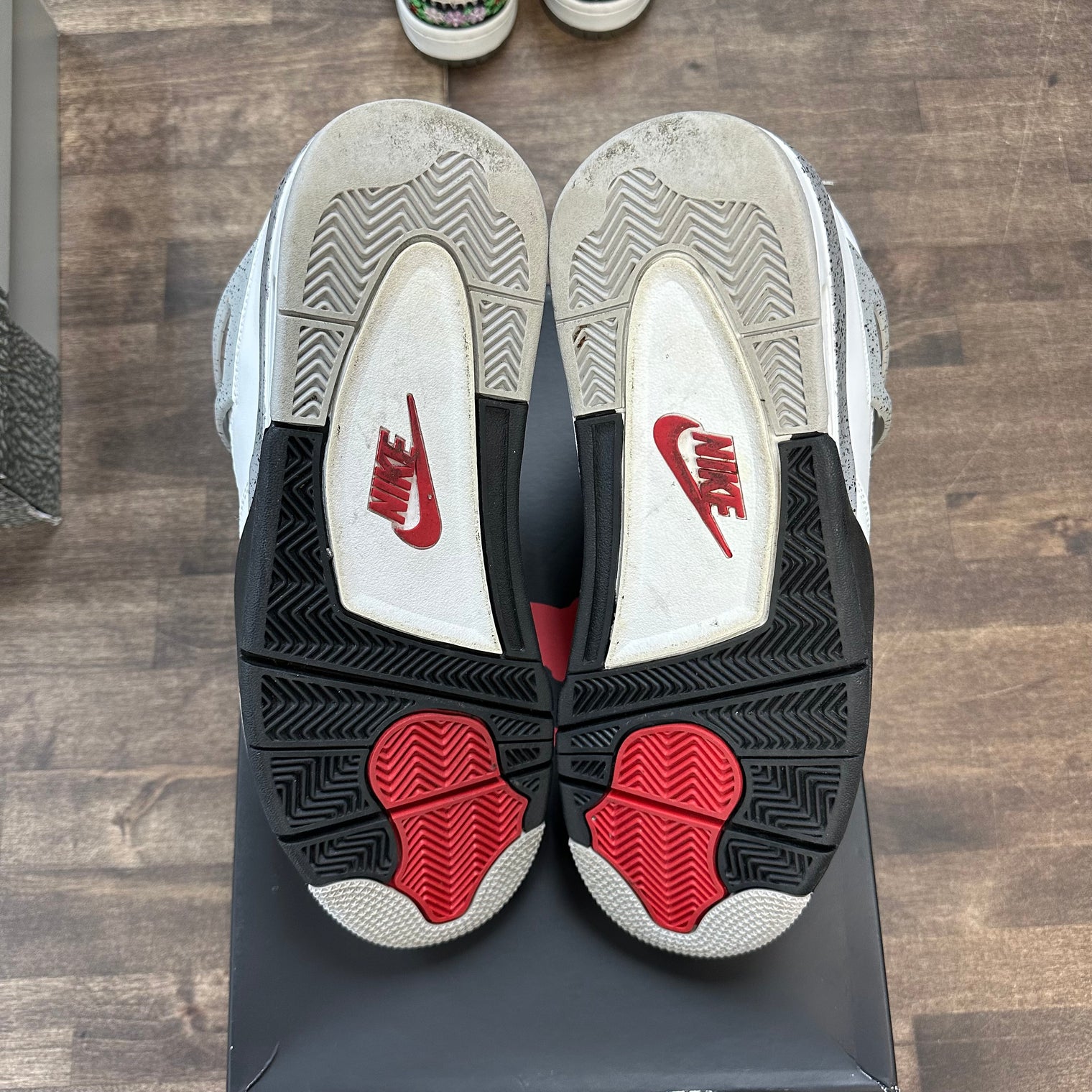 White Cement Jordan 4 2025 (USED)