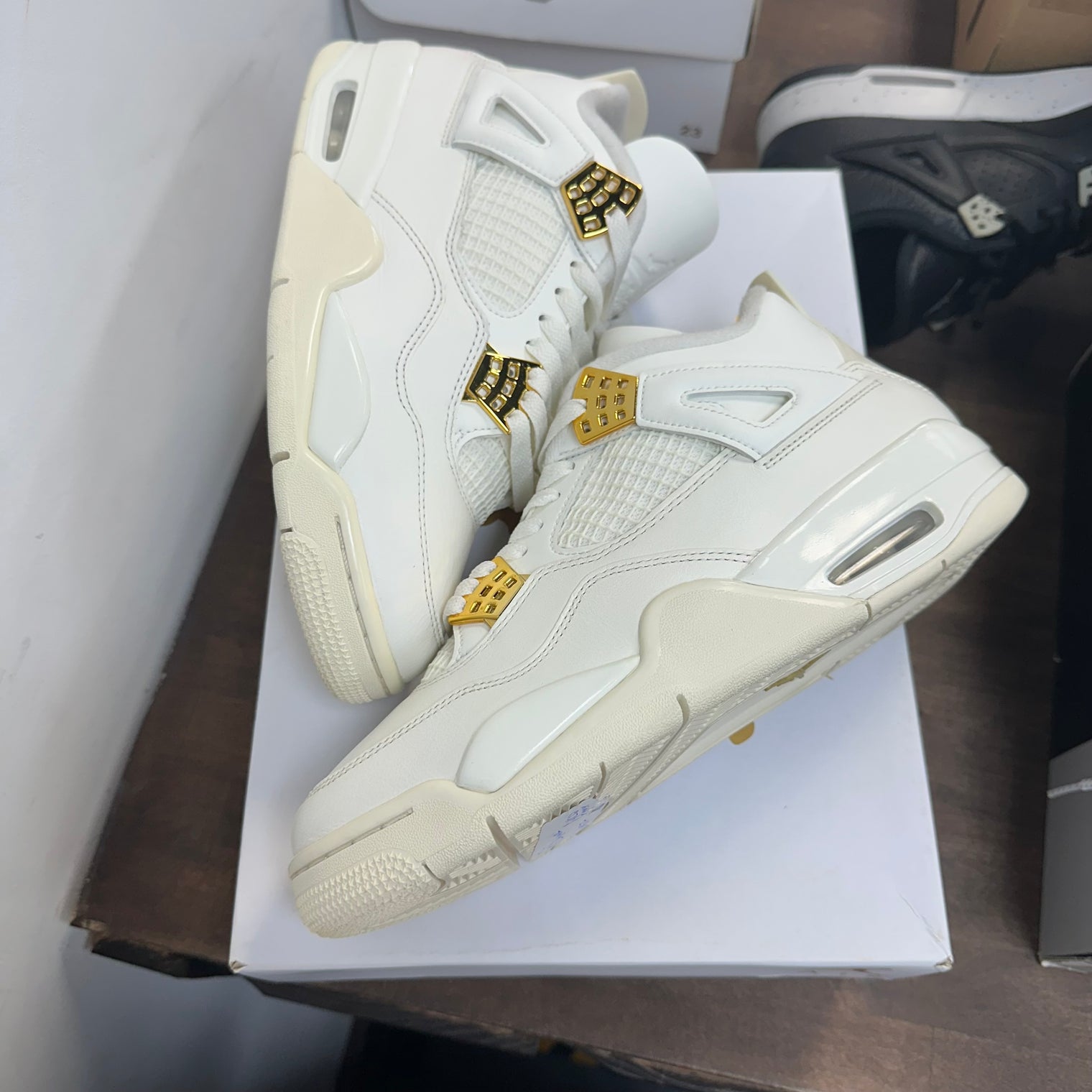 (W) Metallic Gold Jordan 4 (USED)